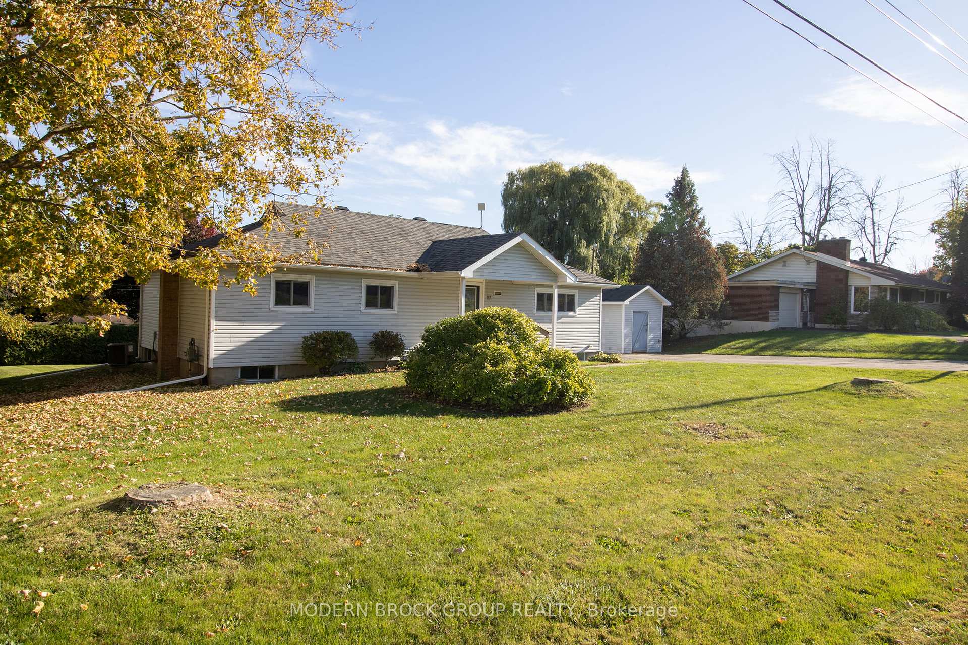 Photo 2 of 27 Sarah Street, Augusta, Augusta Twp — HOMEH