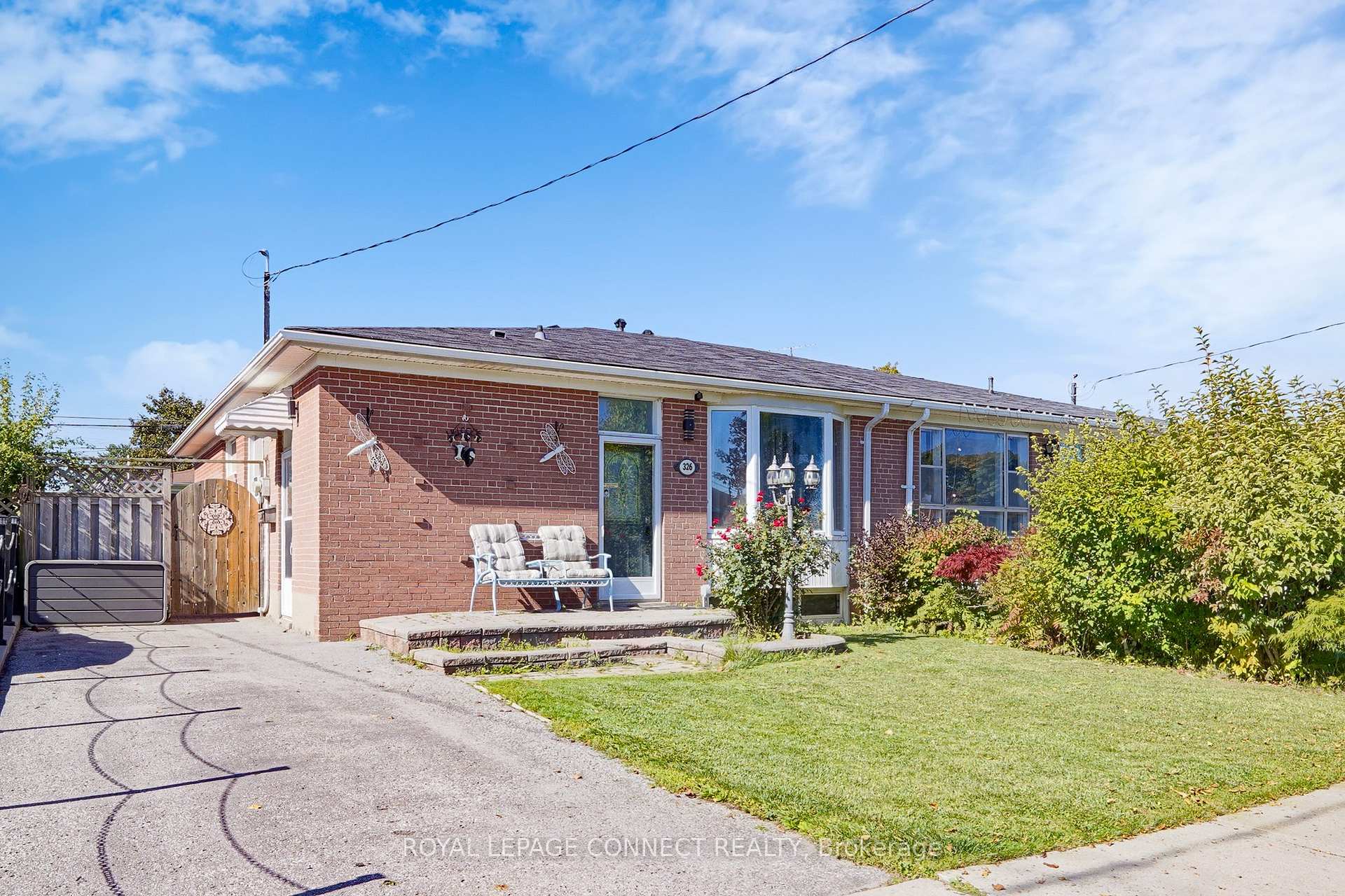 Front of Unit Bsmt, 326 Rosedale Drive W