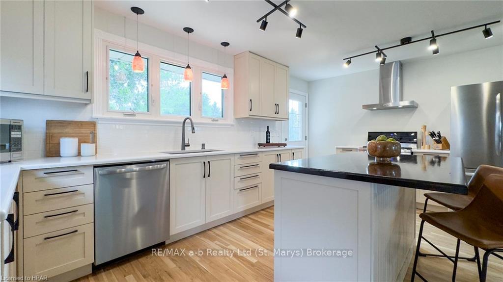Photo 3 of 3813 Road 160, West Perth, Fullarton — HOMEH