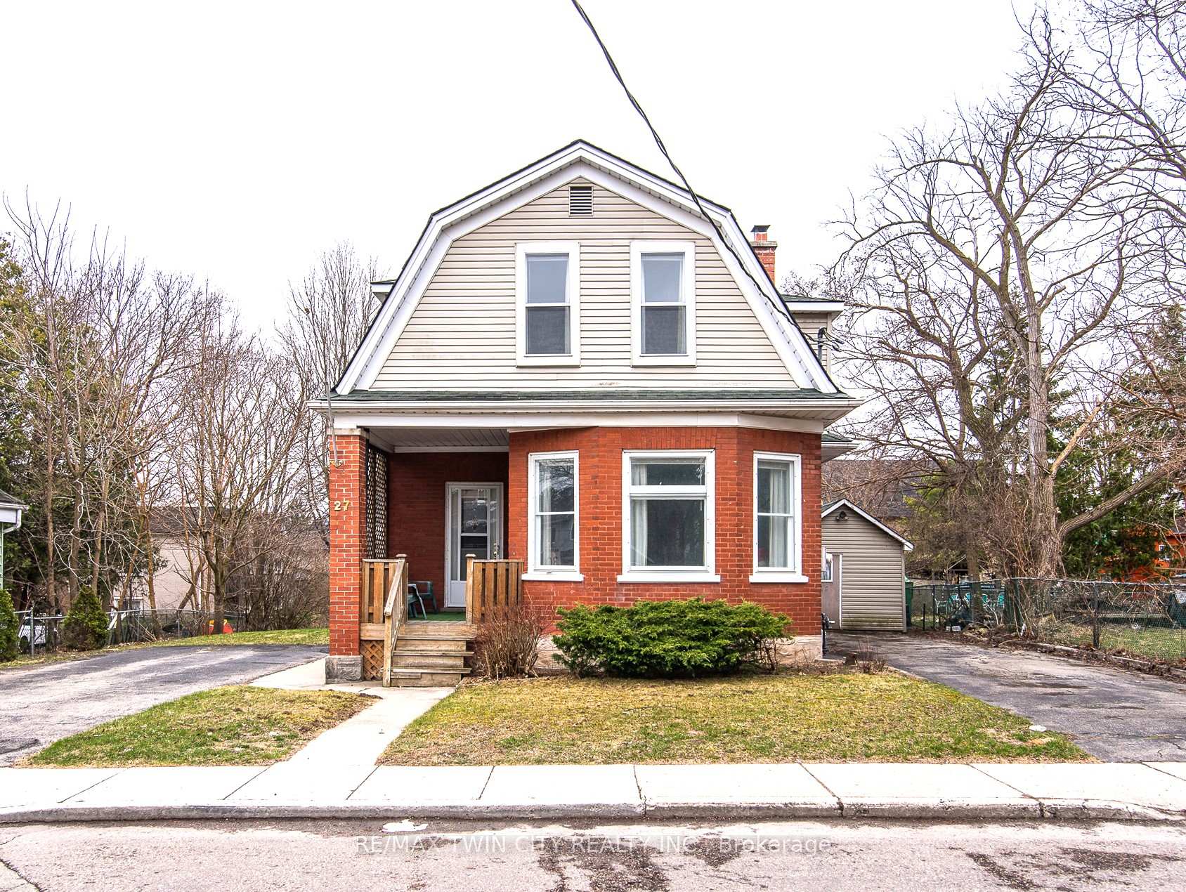 Front of 27 Noecker Street