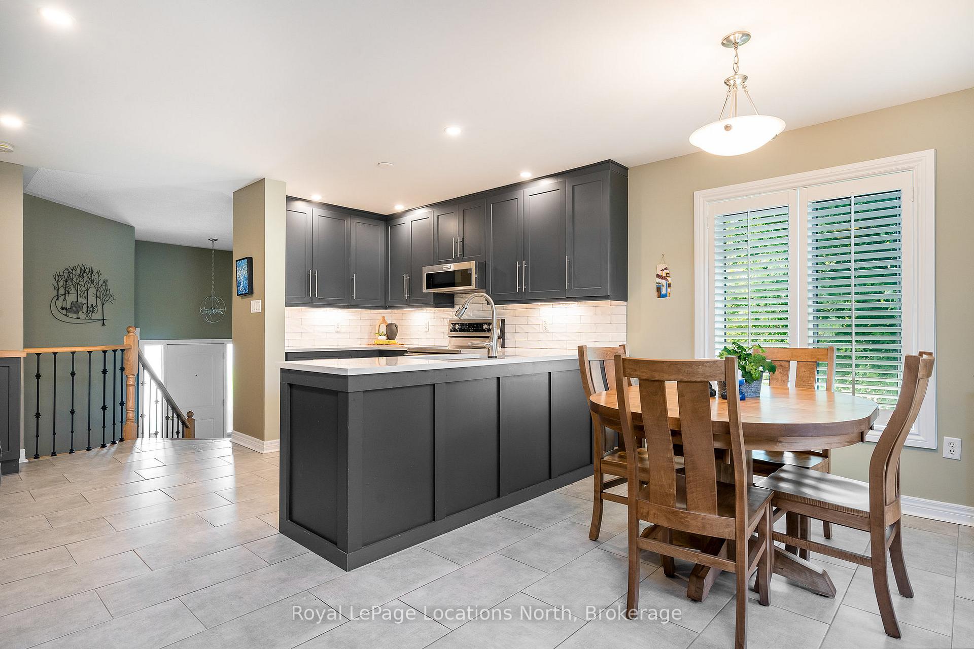 Photo 8 of 14 Middleport Drive, Wasaga Beach — HOMEH