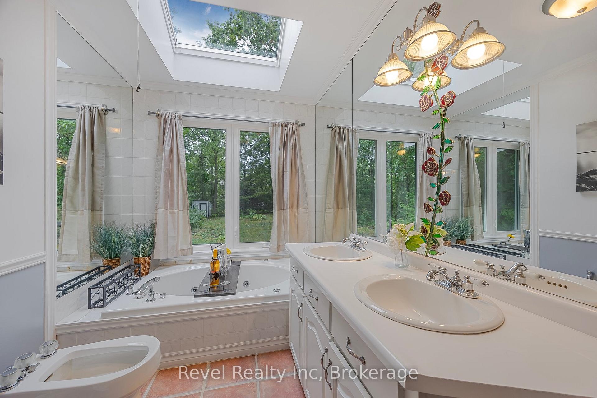 Photo 7 of 49 Birchwood Trail, Wasaga Beach — HOMEH