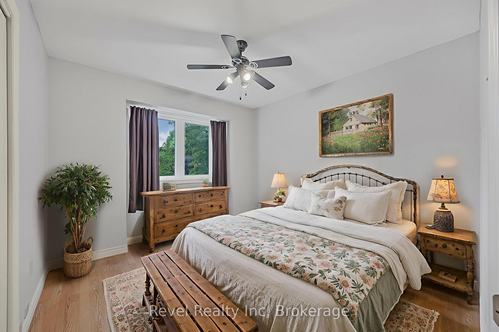 Photo 8 of 49 Birchwood Trail, Wasaga Beach — HOMEH