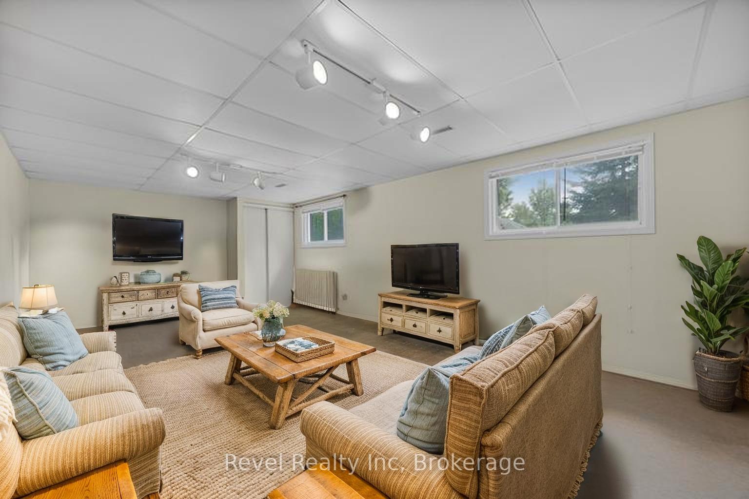 Photo 10 of 49 Birchwood Trail, Wasaga Beach — HOMEH