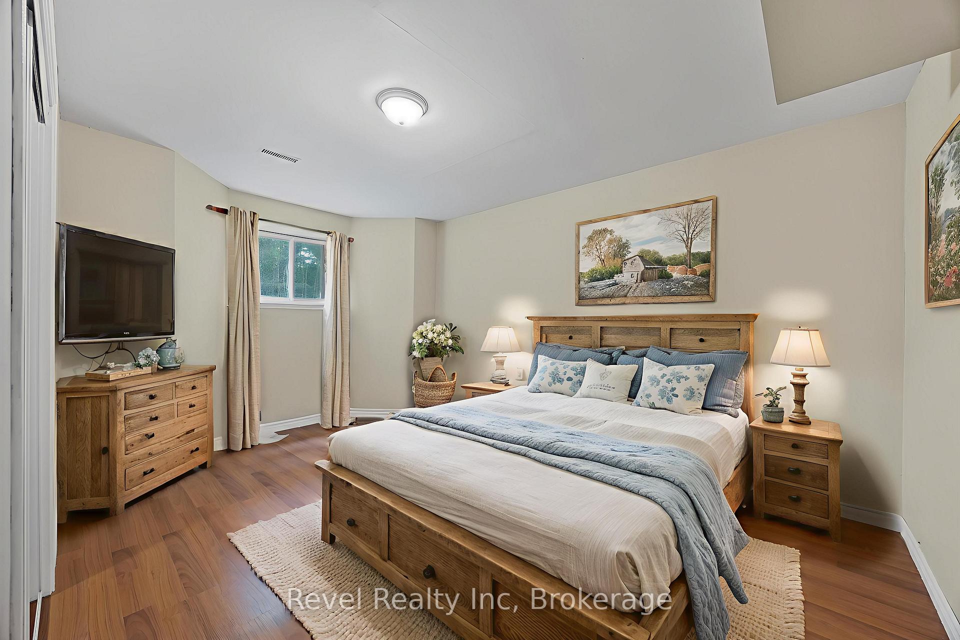 Photo 11 of 49 Birchwood Trail, Wasaga Beach — HOMEH
