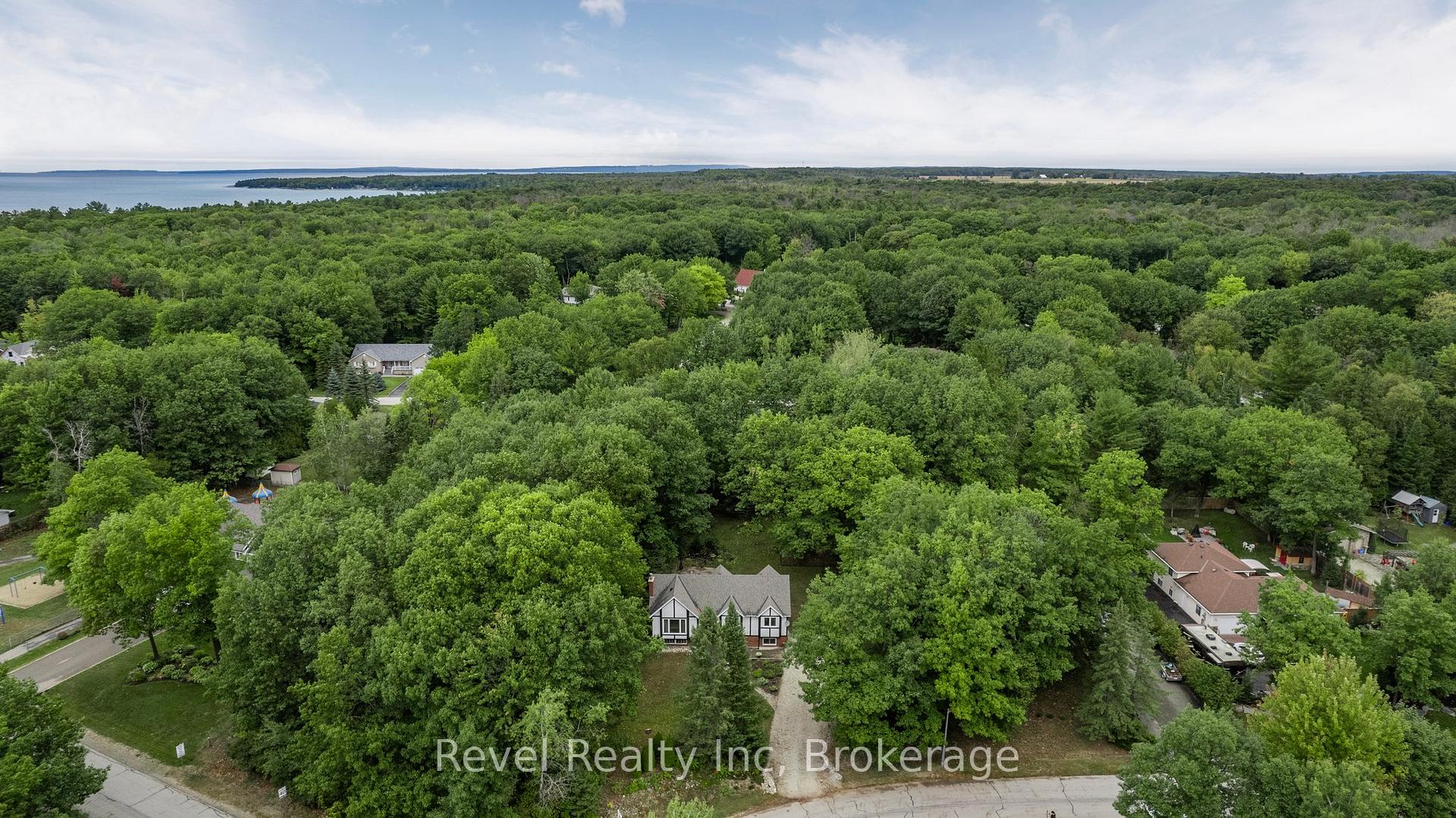 Photo 14 of 49 Birchwood Trail, Wasaga Beach — HOMEH