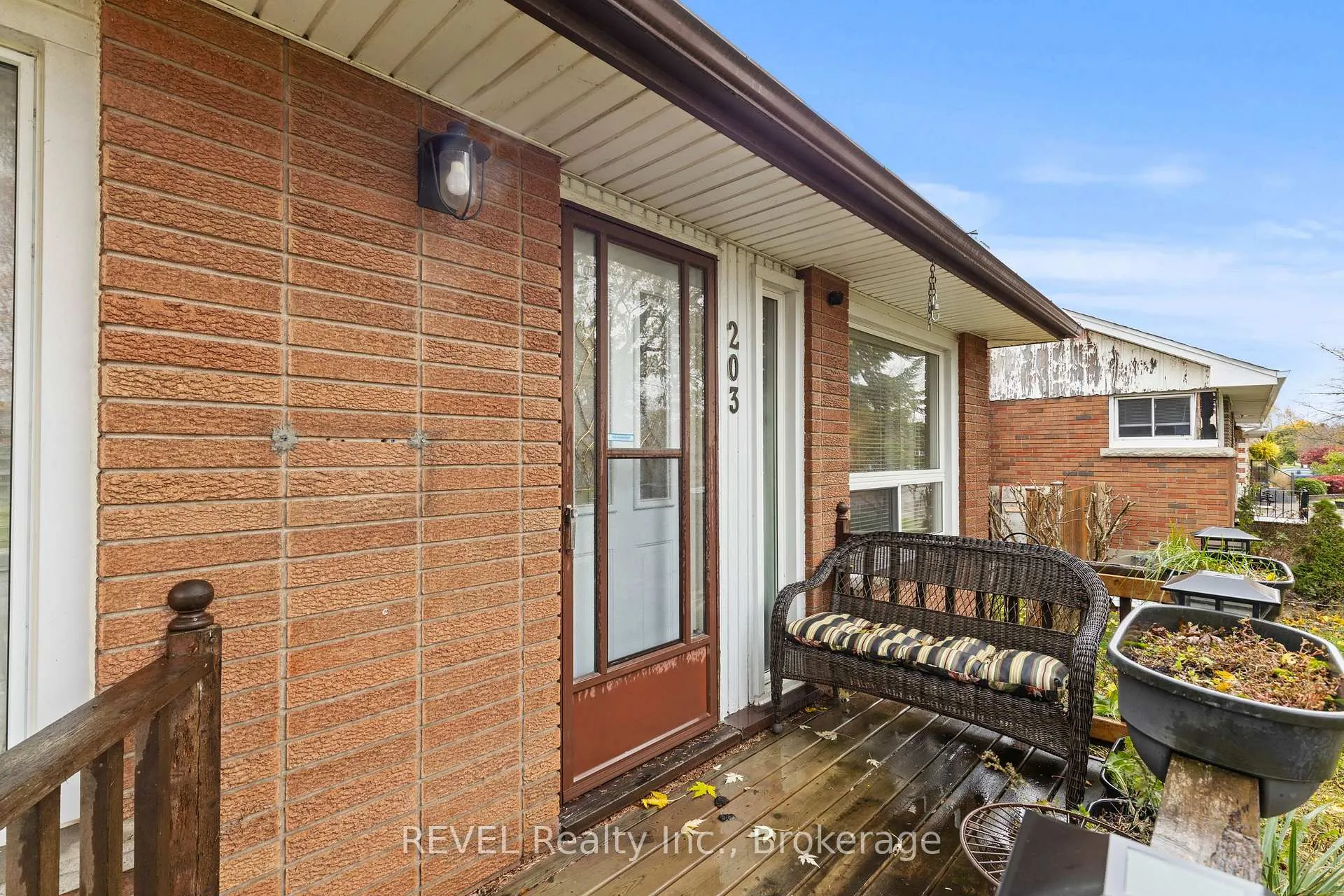 Photo 3 of 203 Kilgour Avenue, Welland, Broadway — HOMEH
