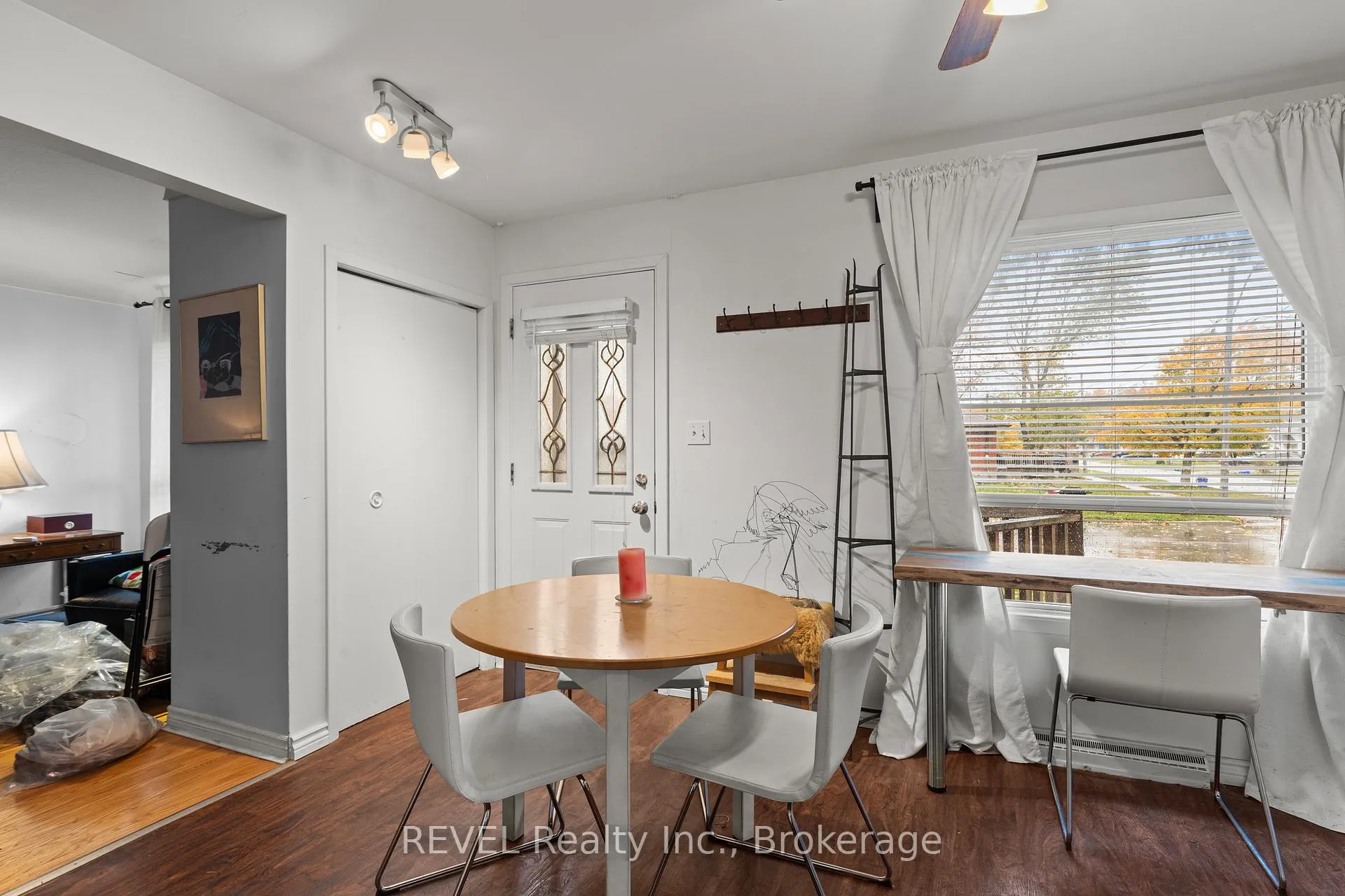 Photo 6 of 203 Kilgour Avenue, Welland, Broadway — HOMEH