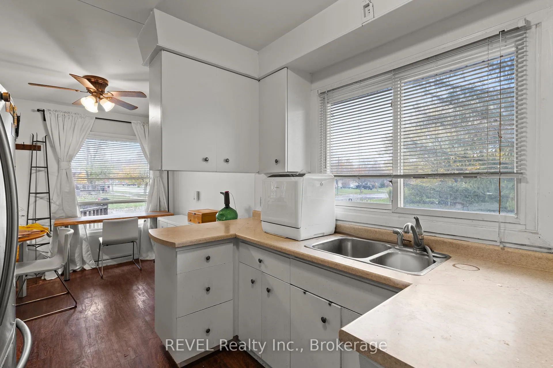 Photo 8 of 203 Kilgour Avenue, Welland, Broadway — HOMEH