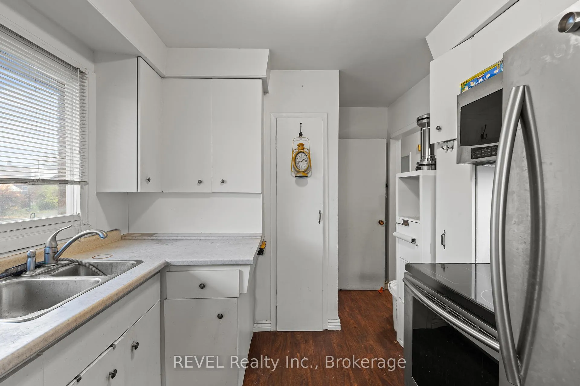 Photo 9 of 203 Kilgour Avenue, Welland, Broadway — HOMEH