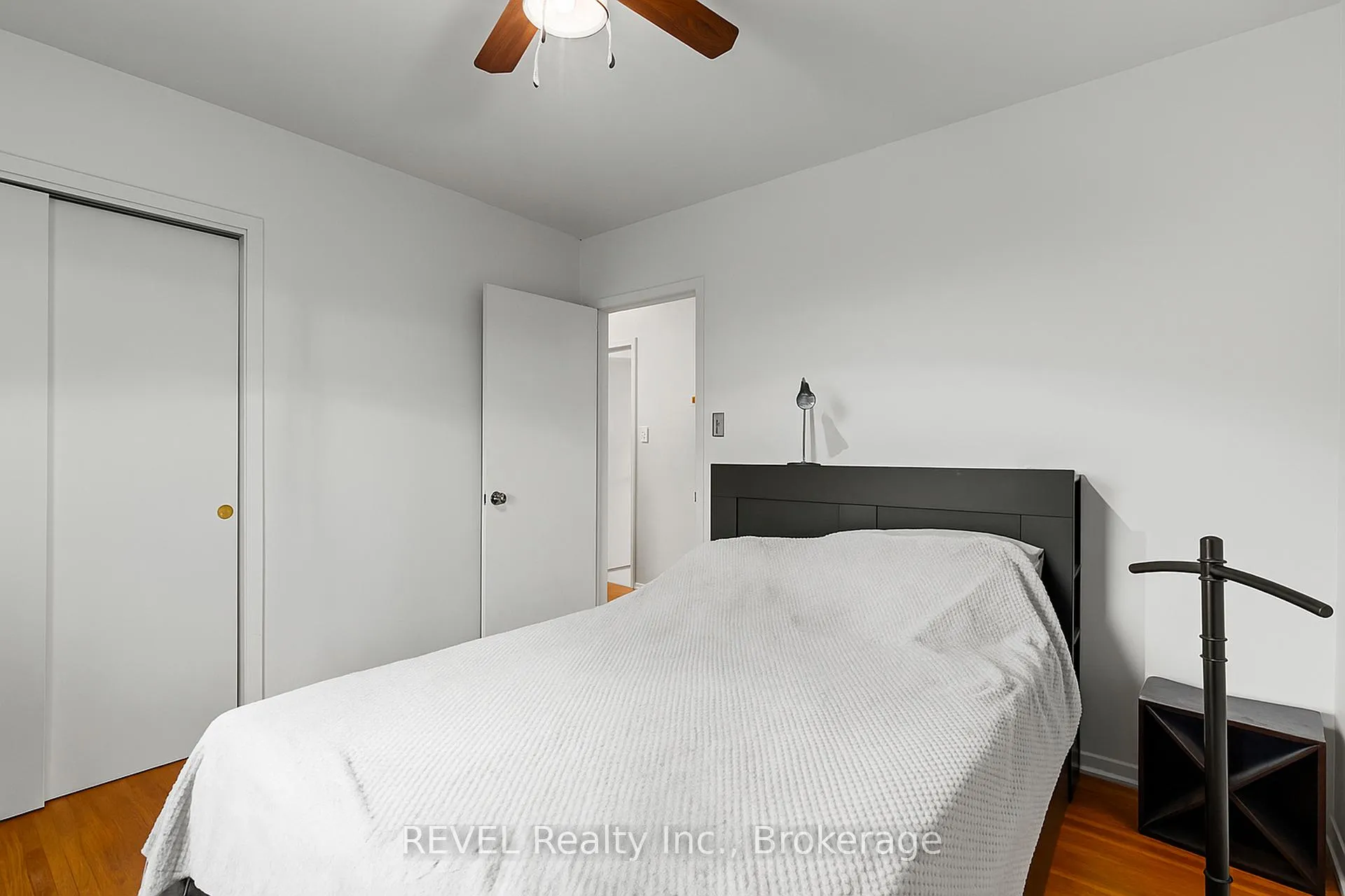 Photo 11 of 203 Kilgour Avenue, Welland, Broadway — HOMEH