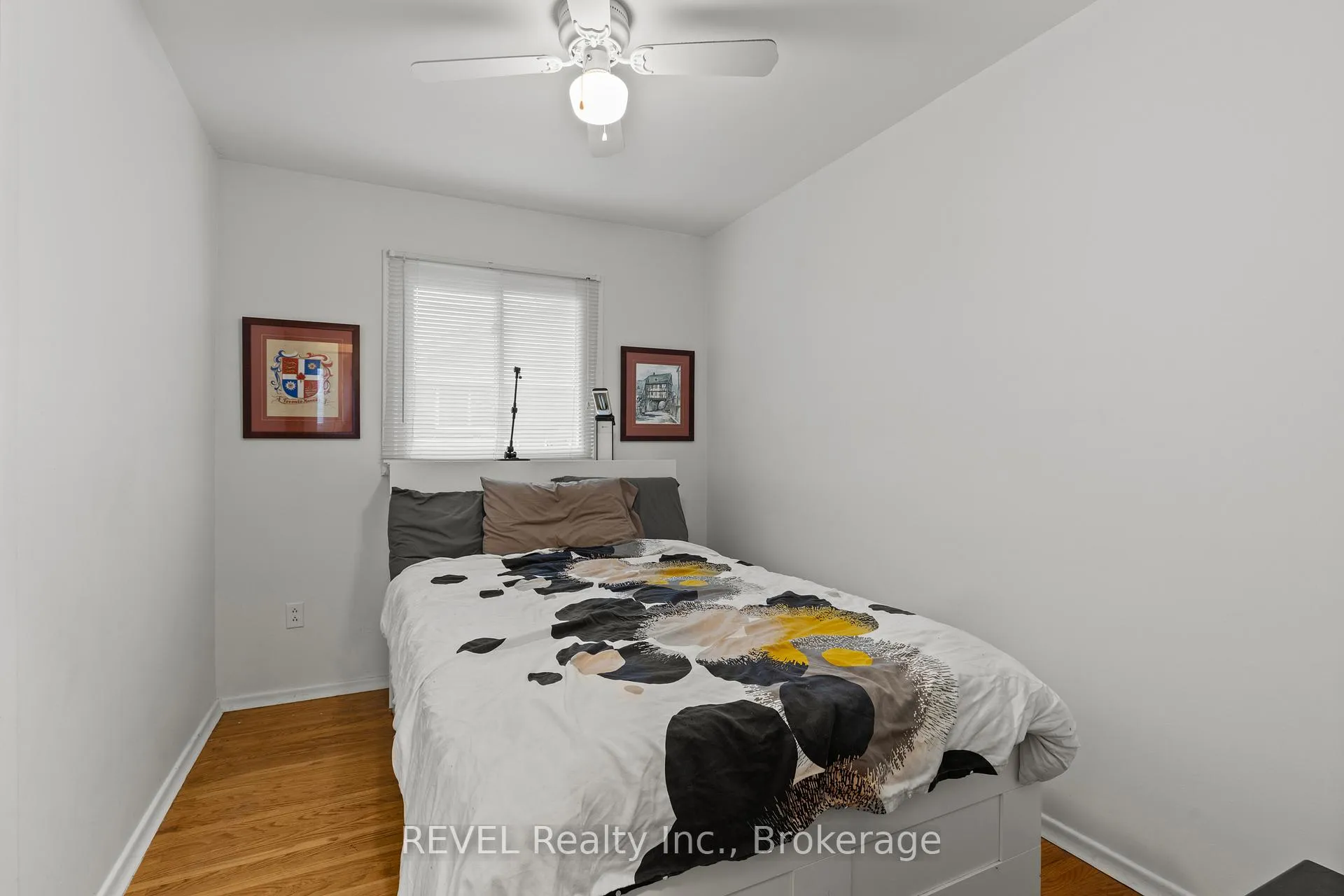 Photo 13 of 203 Kilgour Avenue, Welland, Broadway — HOMEH