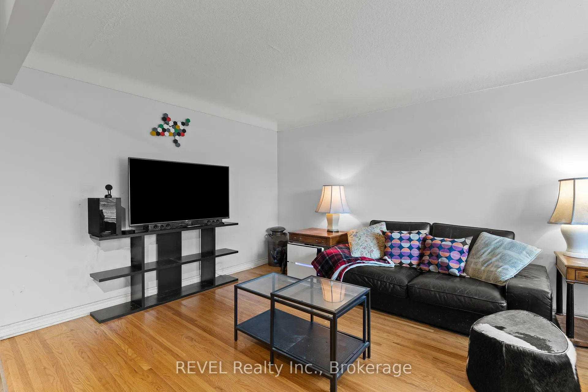 Photo 16 of 203 Kilgour Avenue, Welland, Broadway — HOMEH