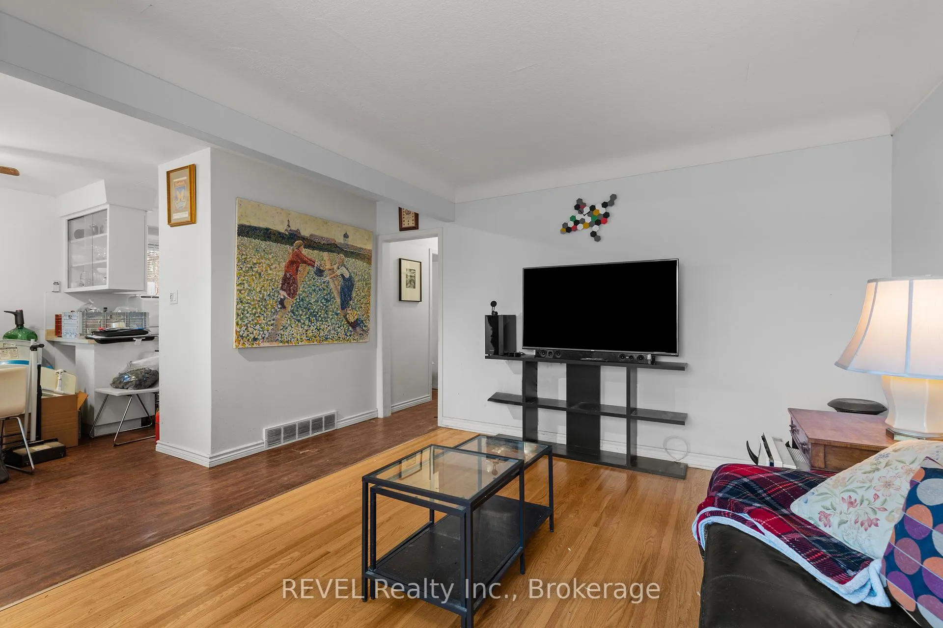 Photo 17 of 203 Kilgour Avenue, Welland, Broadway — HOMEH