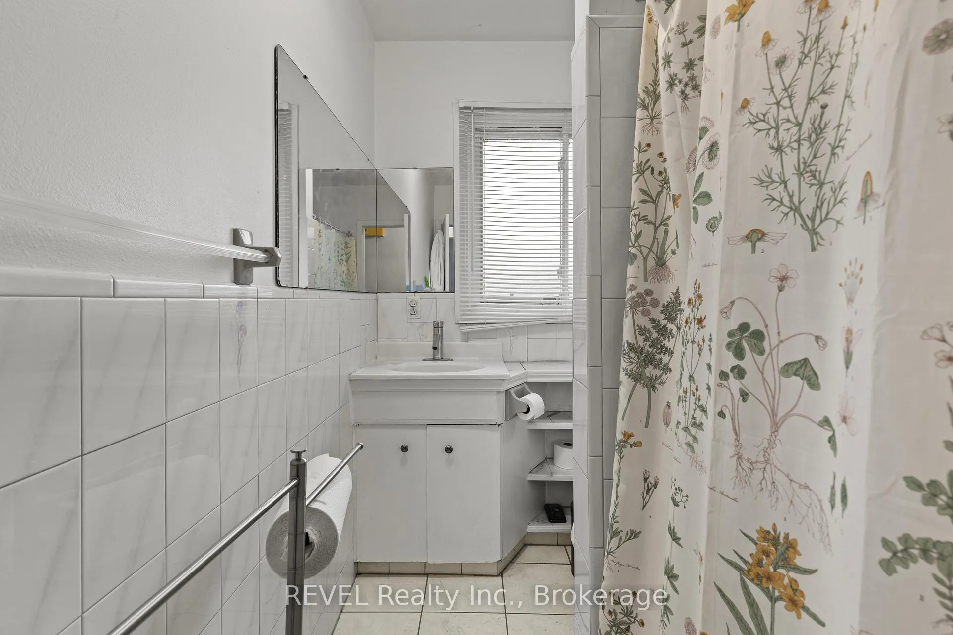 Photo 19 of 203 Kilgour Avenue, Welland, Broadway — HOMEH