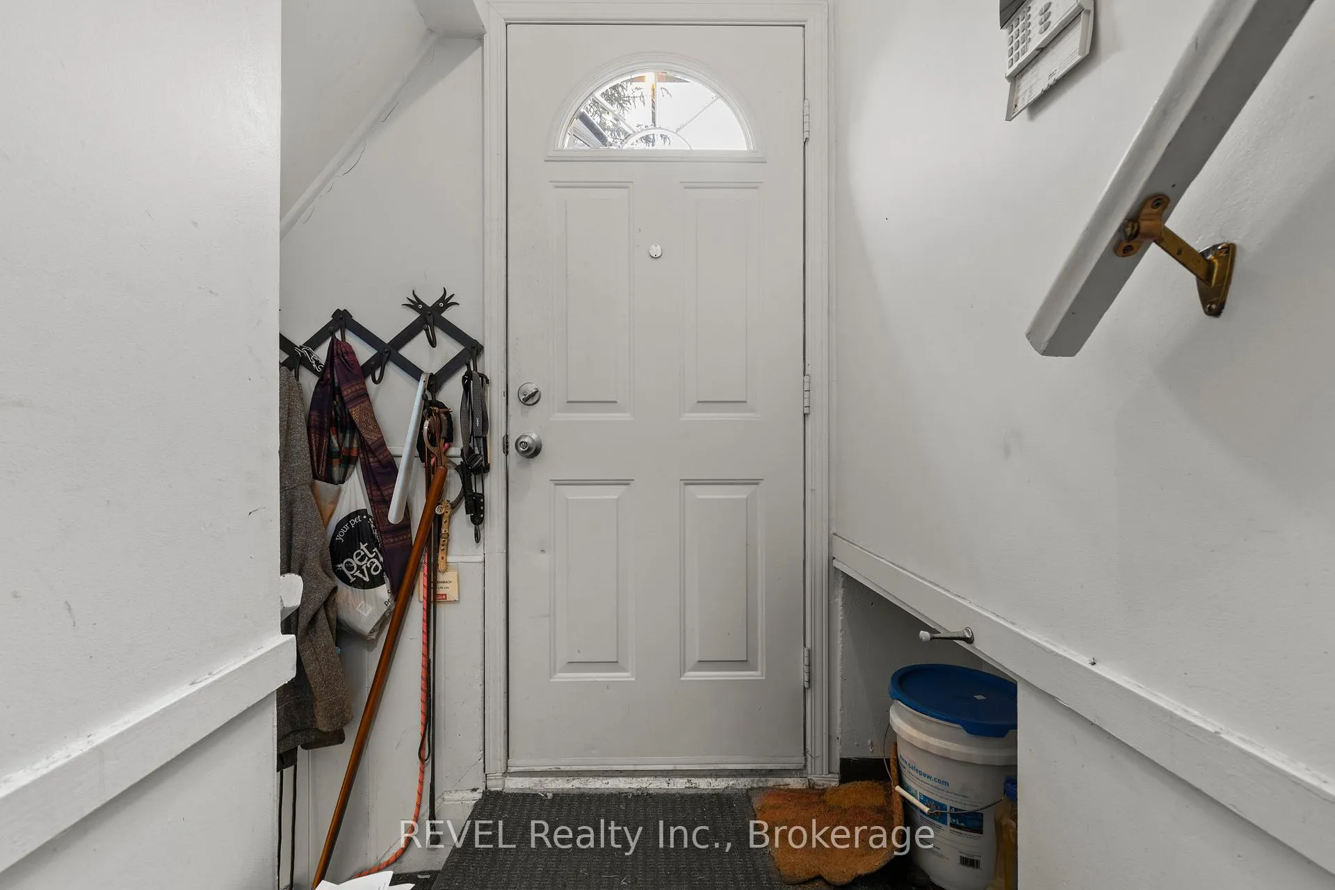 Photo 23 of 203 Kilgour Avenue, Welland, Broadway — HOMEH