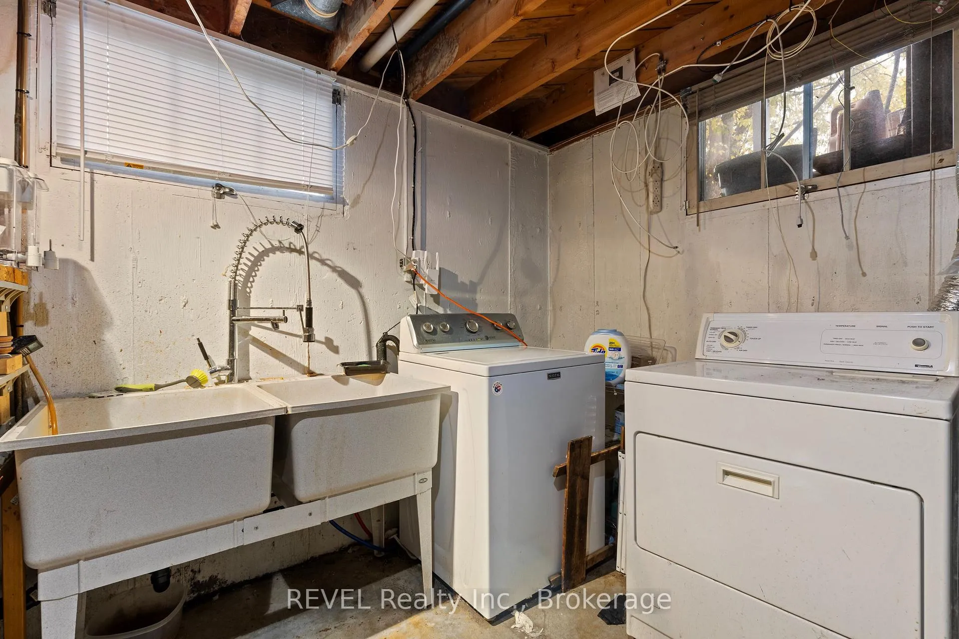 Photo 24 of 203 Kilgour Avenue, Welland, Broadway — HOMEH