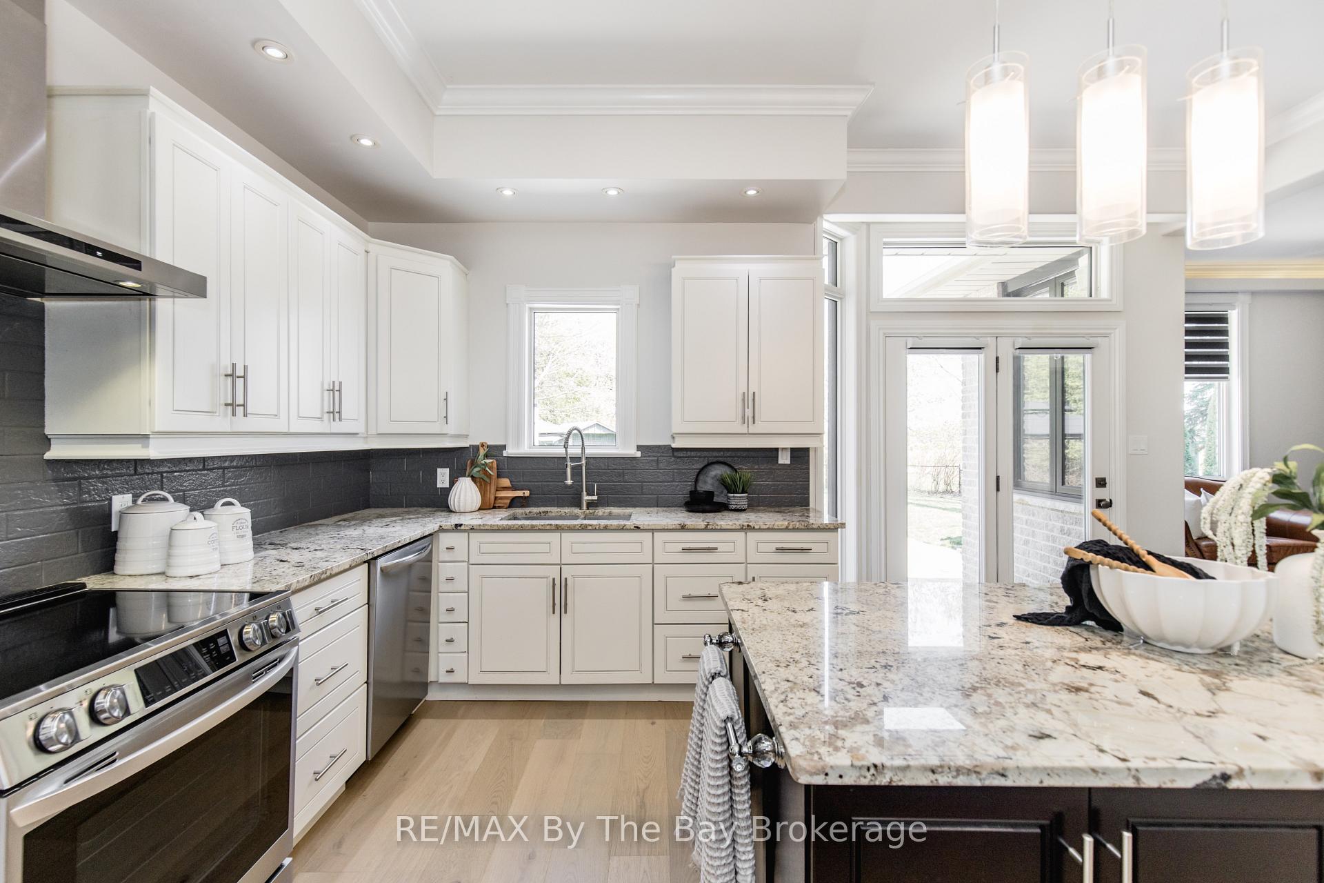Photo 11 of 25 Britton Court, Wasaga Beach — HOMEH