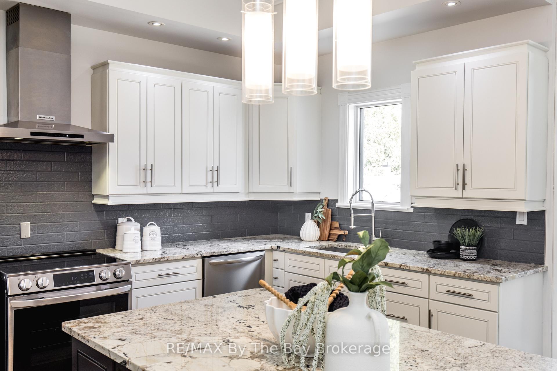 Photo 12 of 25 Britton Court, Wasaga Beach — HOMEH