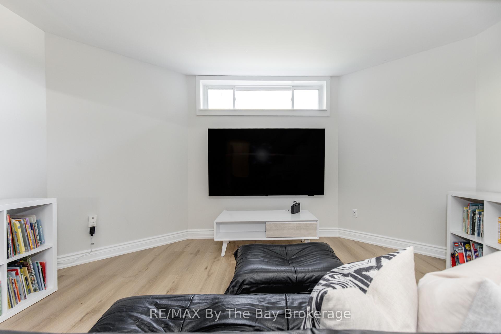 Photo 29 of 25 Britton Court, Wasaga Beach — HOMEH