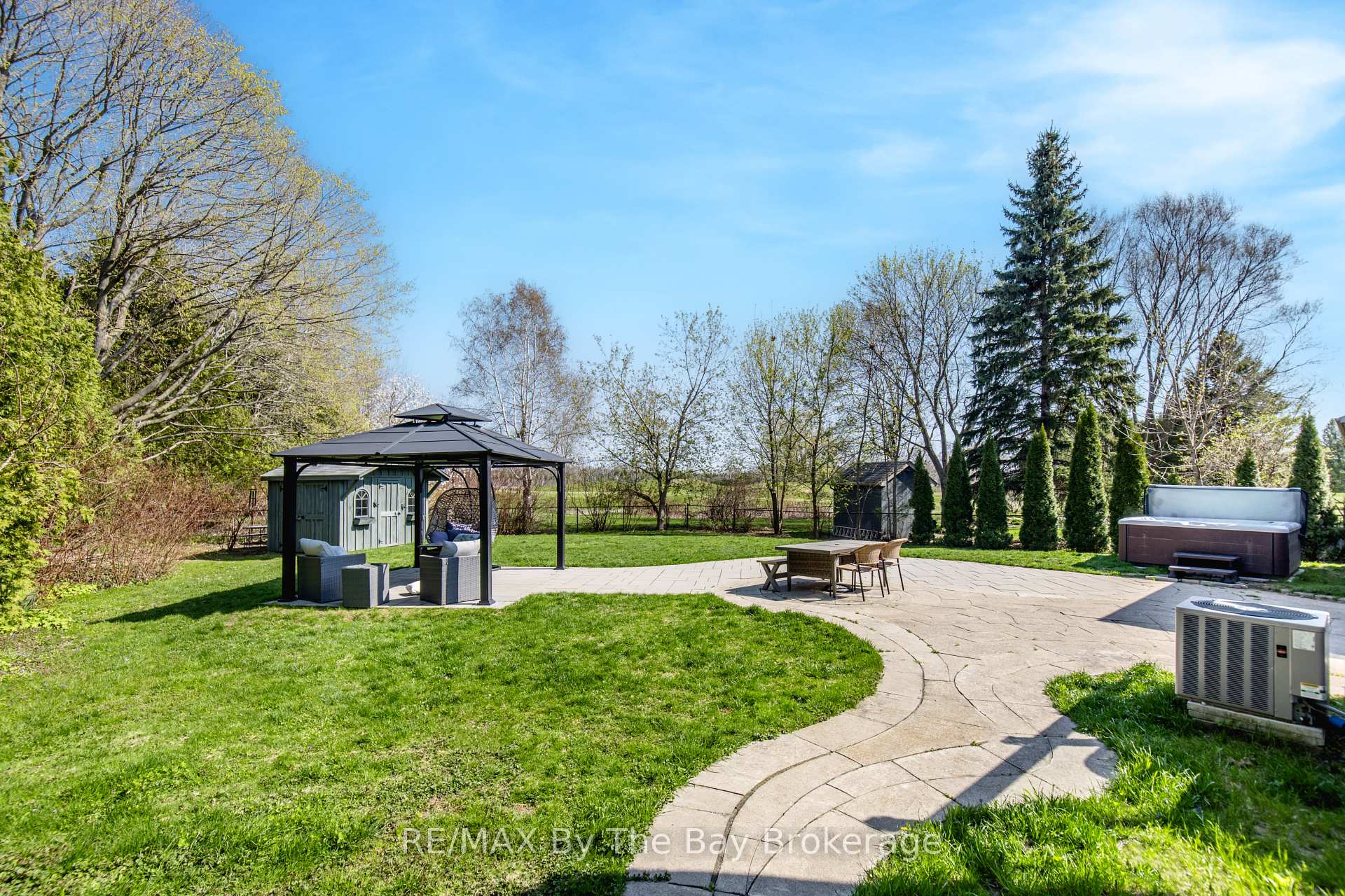 Photo 46 of 25 Britton Court, Wasaga Beach — HOMEH