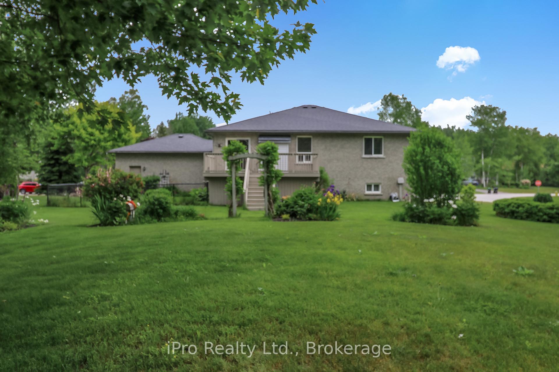 Photo 2 of 16 Martyn Drive, Wasaga Beach — HOMEH