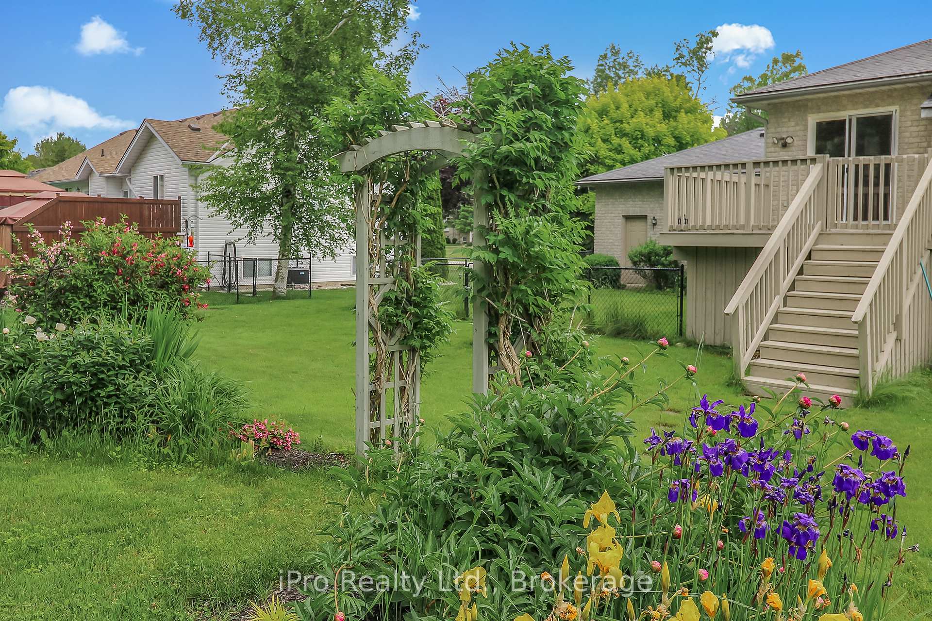 Photo 4 of 16 Martyn Drive, Wasaga Beach — HOMEH