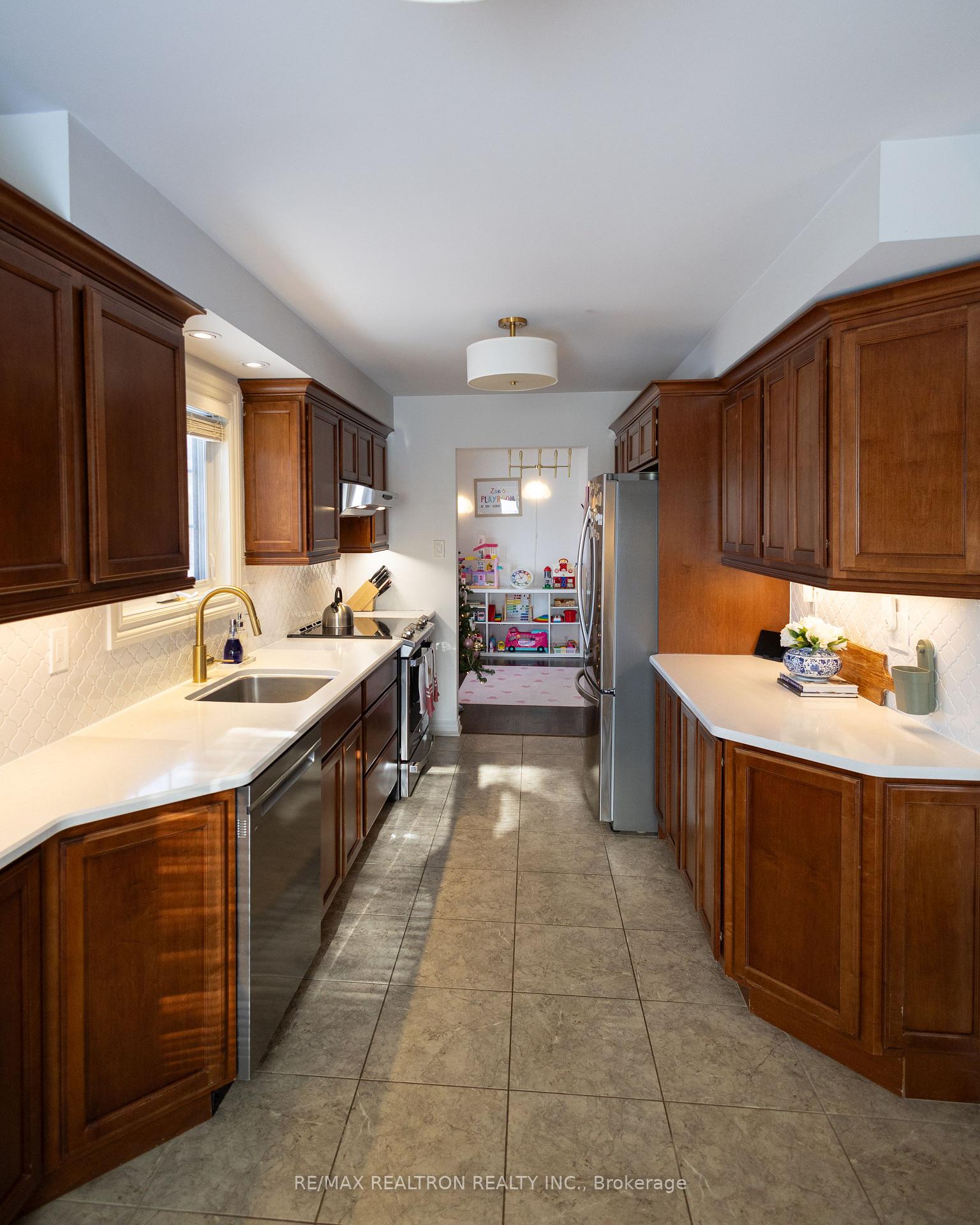 Photo 2 of 117 Timber Mill Avenue, Whitby, Williamsburg — HOMEH