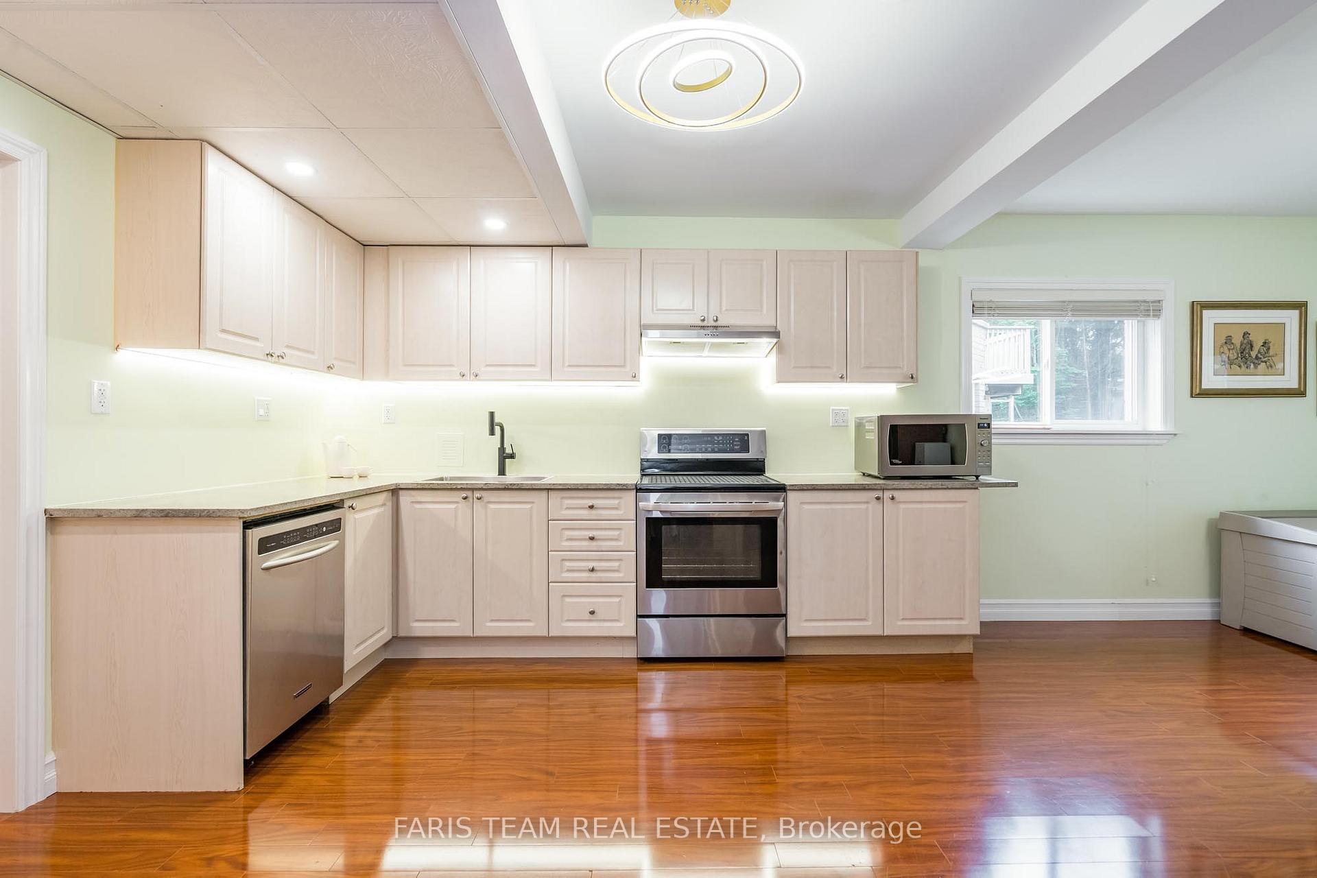 Photo 25 of 106 Royal Beech Drive, Wasaga Beach — HOMEH