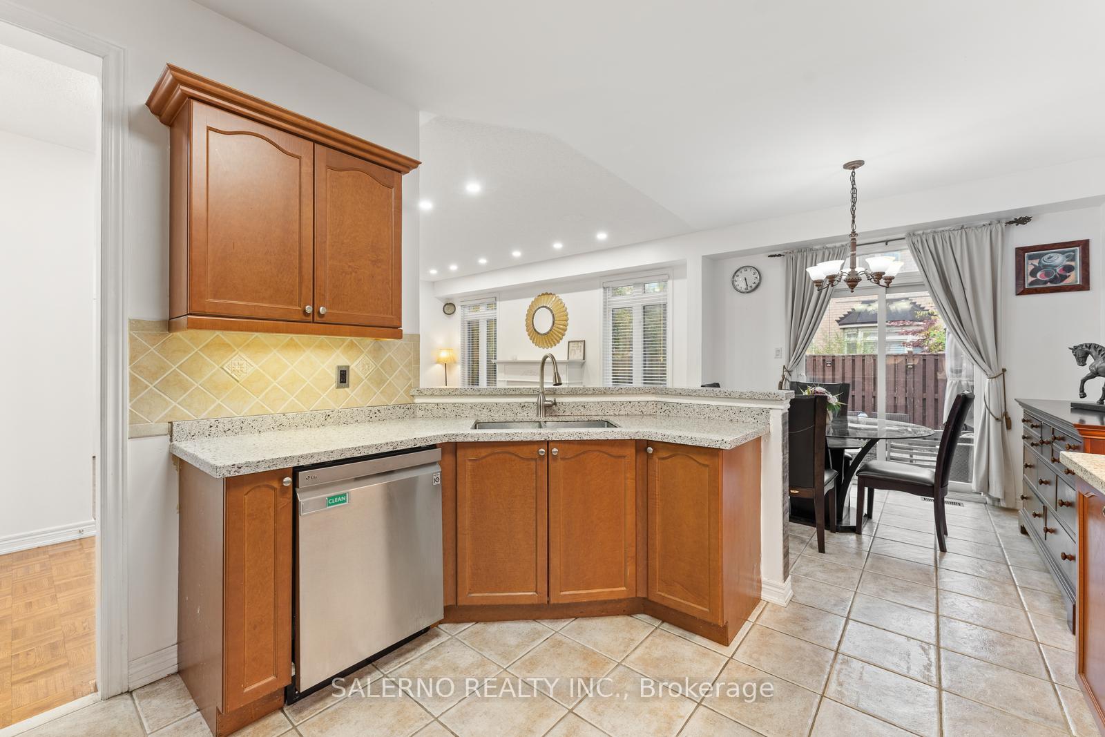 Photo 16 of 16 Dylan Street, Vaughan, Vellore Village — HOMEH