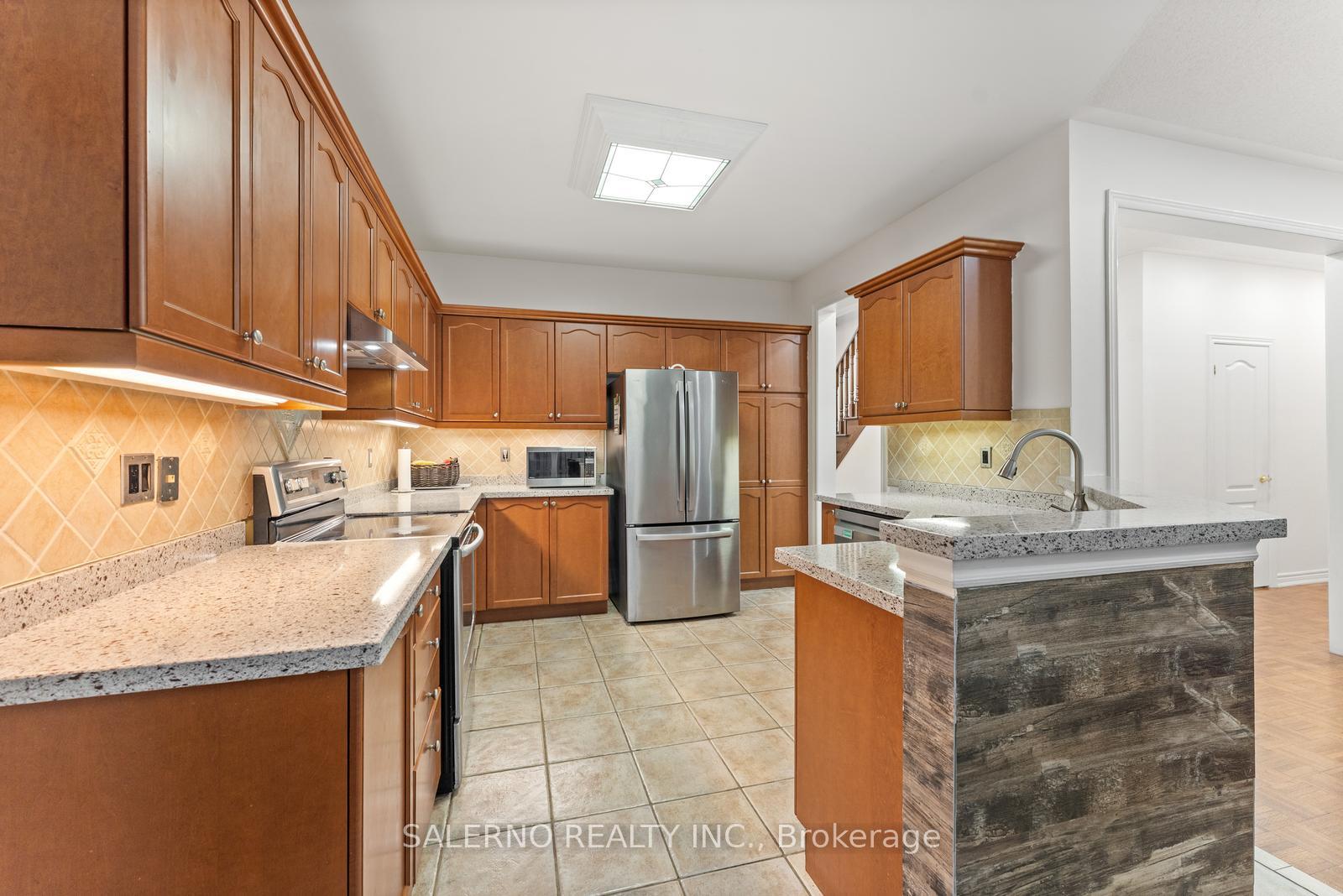 Photo 17 of 16 Dylan Street, Vaughan, Vellore Village — HOMEH