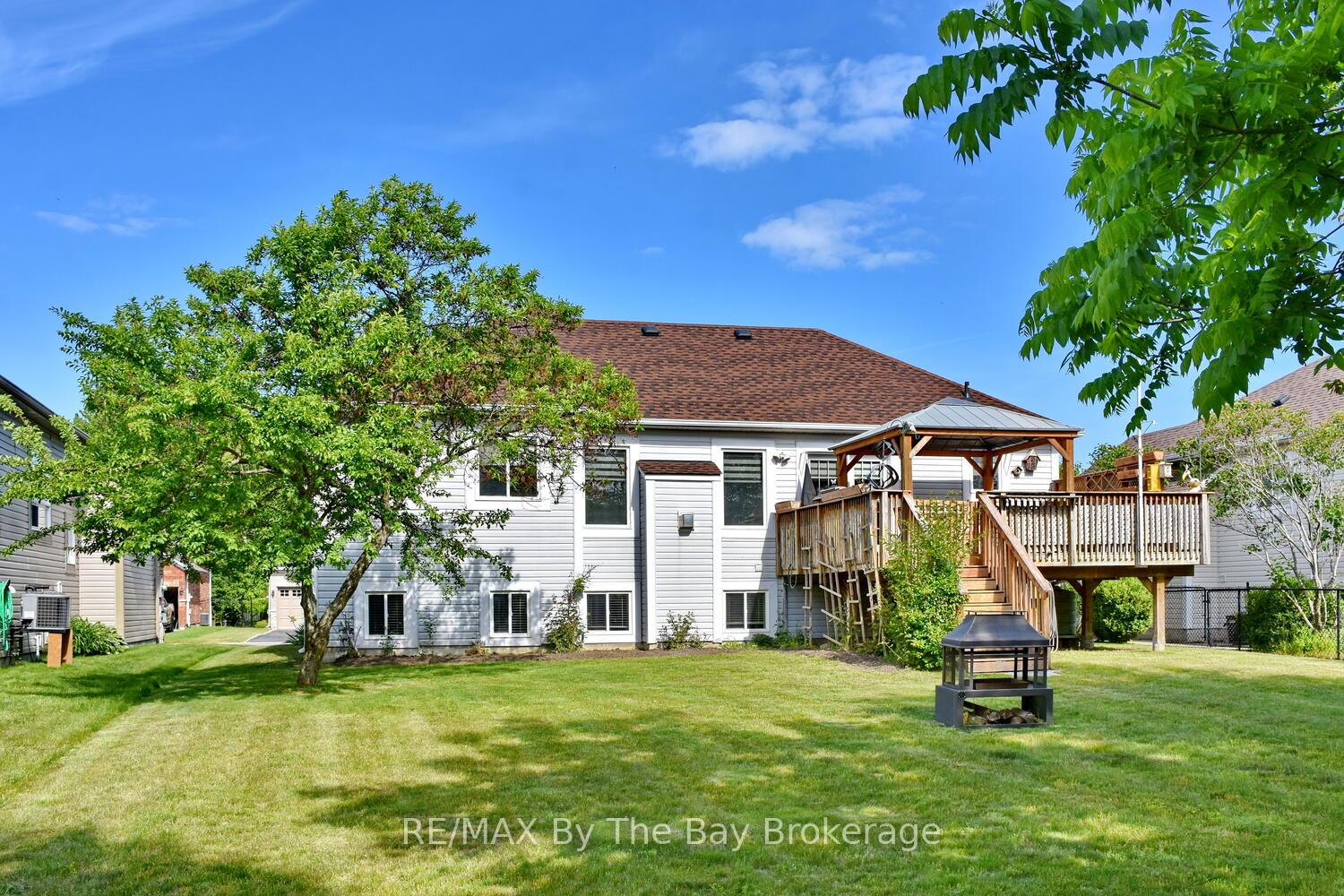 Photo 3 of 95 Royal Beech Drive, Wasaga Beach — HOMEH