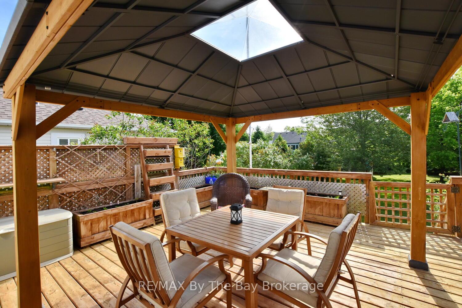 Photo 4 of 95 Royal Beech Drive, Wasaga Beach — HOMEH