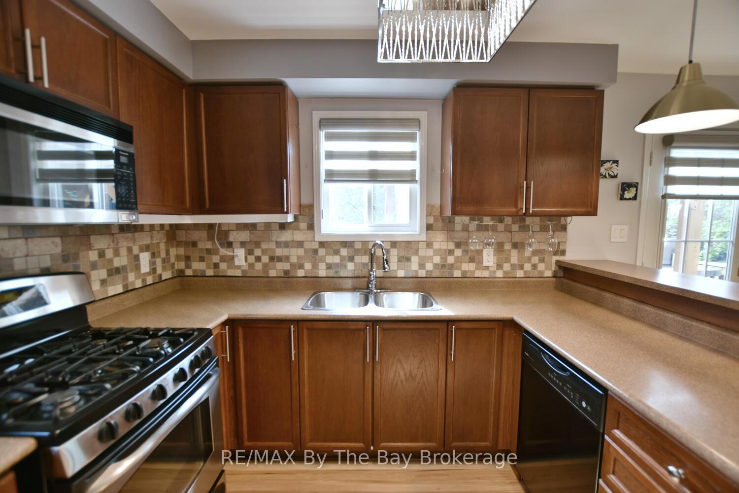 Photo 12 of 95 Royal Beech Drive, Wasaga Beach — HOMEH