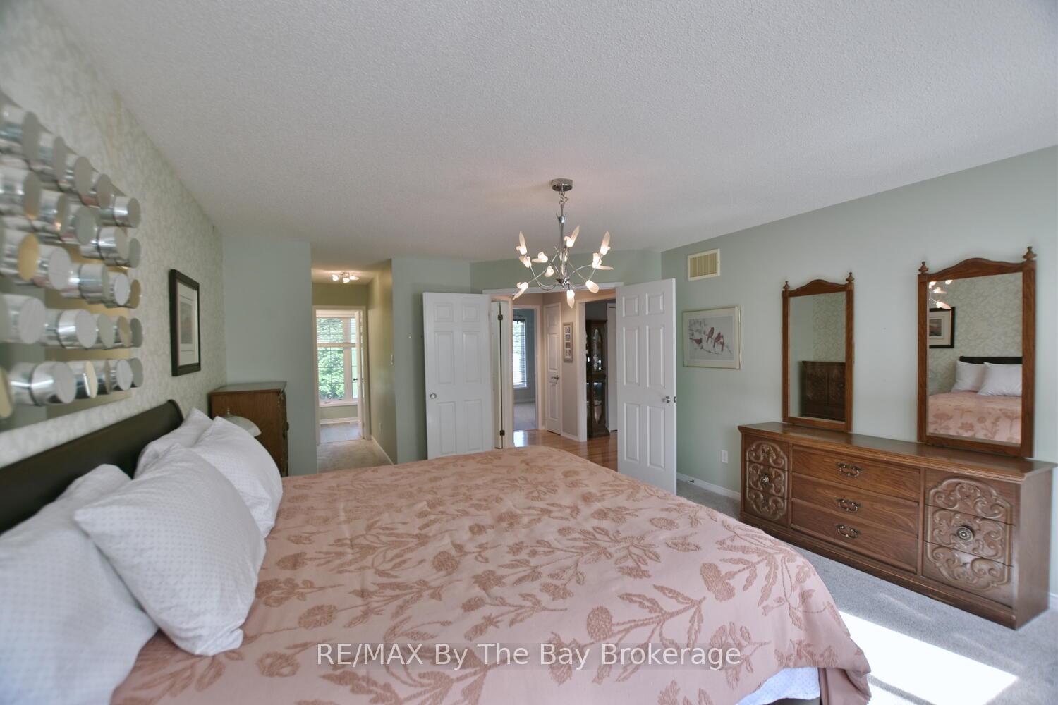 Photo 16 of 95 Royal Beech Drive, Wasaga Beach — HOMEH