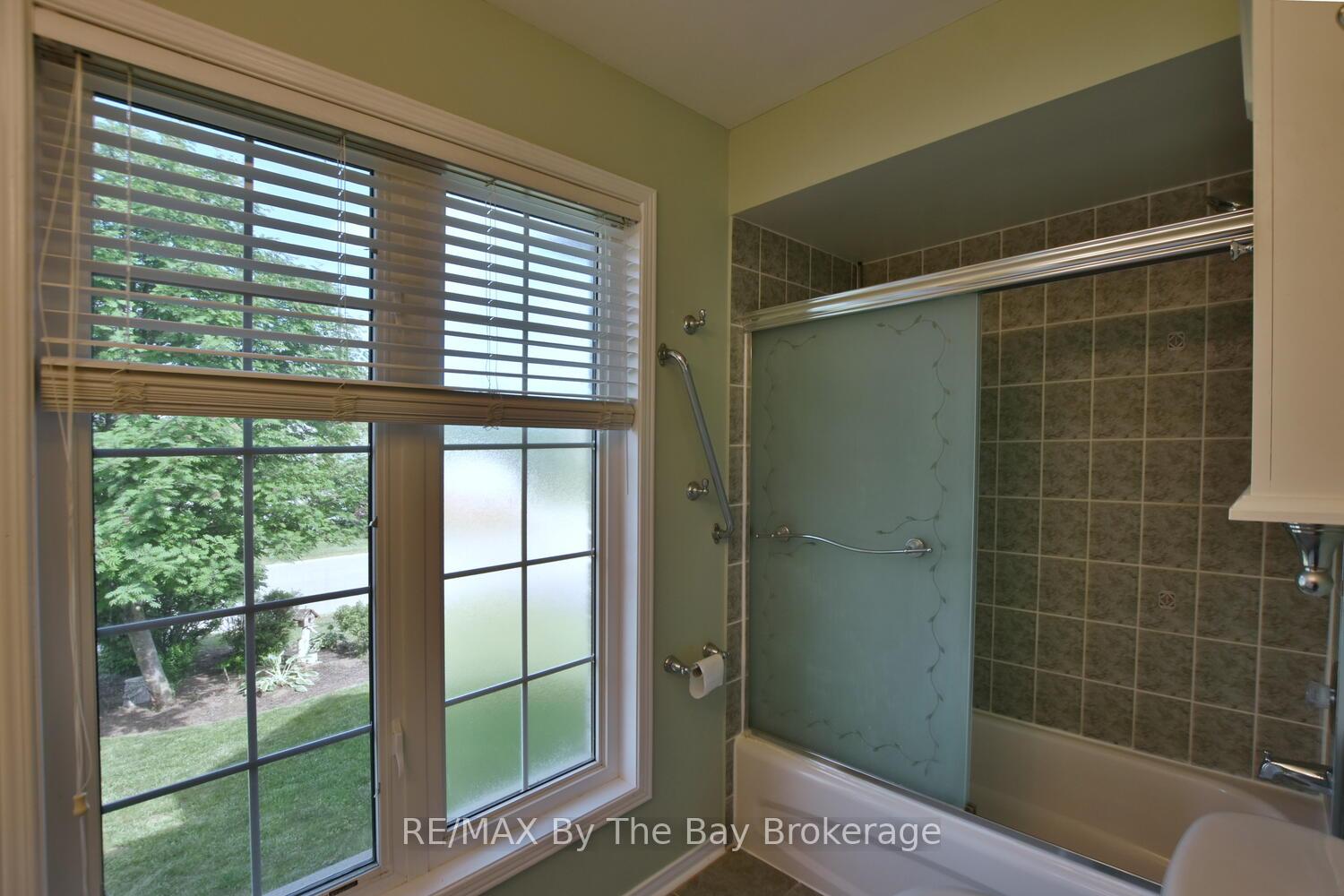 Photo 18 of 95 Royal Beech Drive, Wasaga Beach — HOMEH