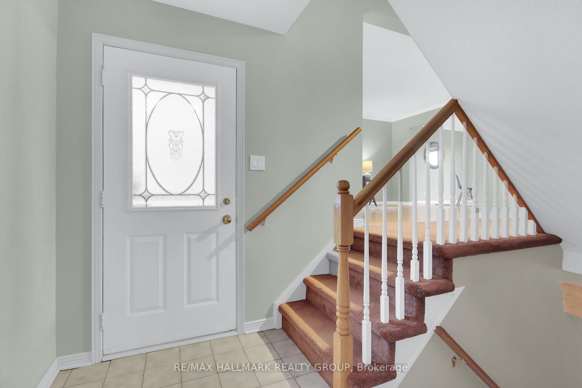 Photo 4 of 32 Forestview Crescent, Ottawa, Westcliffe Estates — HOMEH