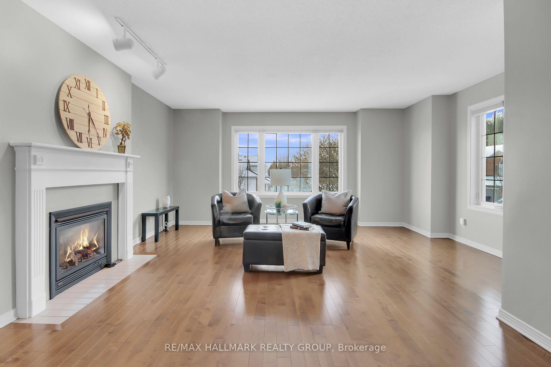 Photo 3 of 32 Forestview Crescent, Ottawa, Westcliffe Estates — HOMEH