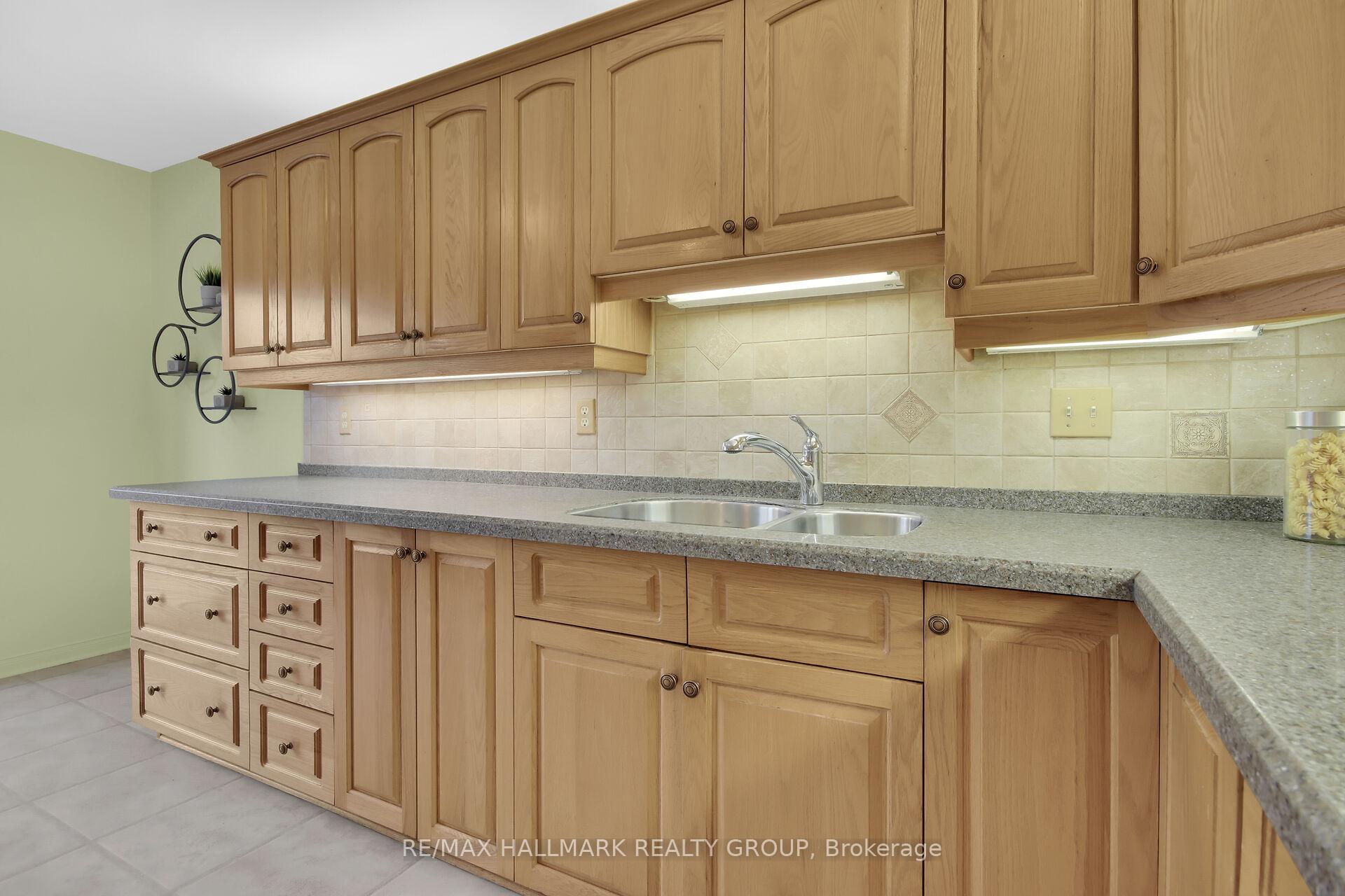 Photo 10 of 32 Forestview Crescent, Ottawa, Westcliffe Estates — HOMEH