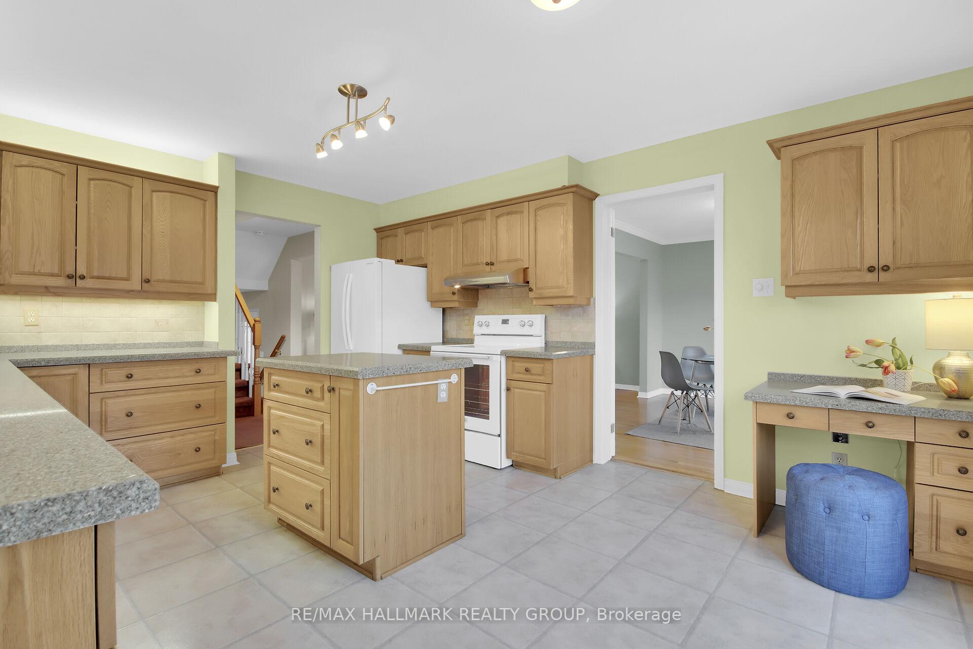 Photo 13 of 32 Forestview Crescent, Ottawa, Westcliffe Estates — HOMEH