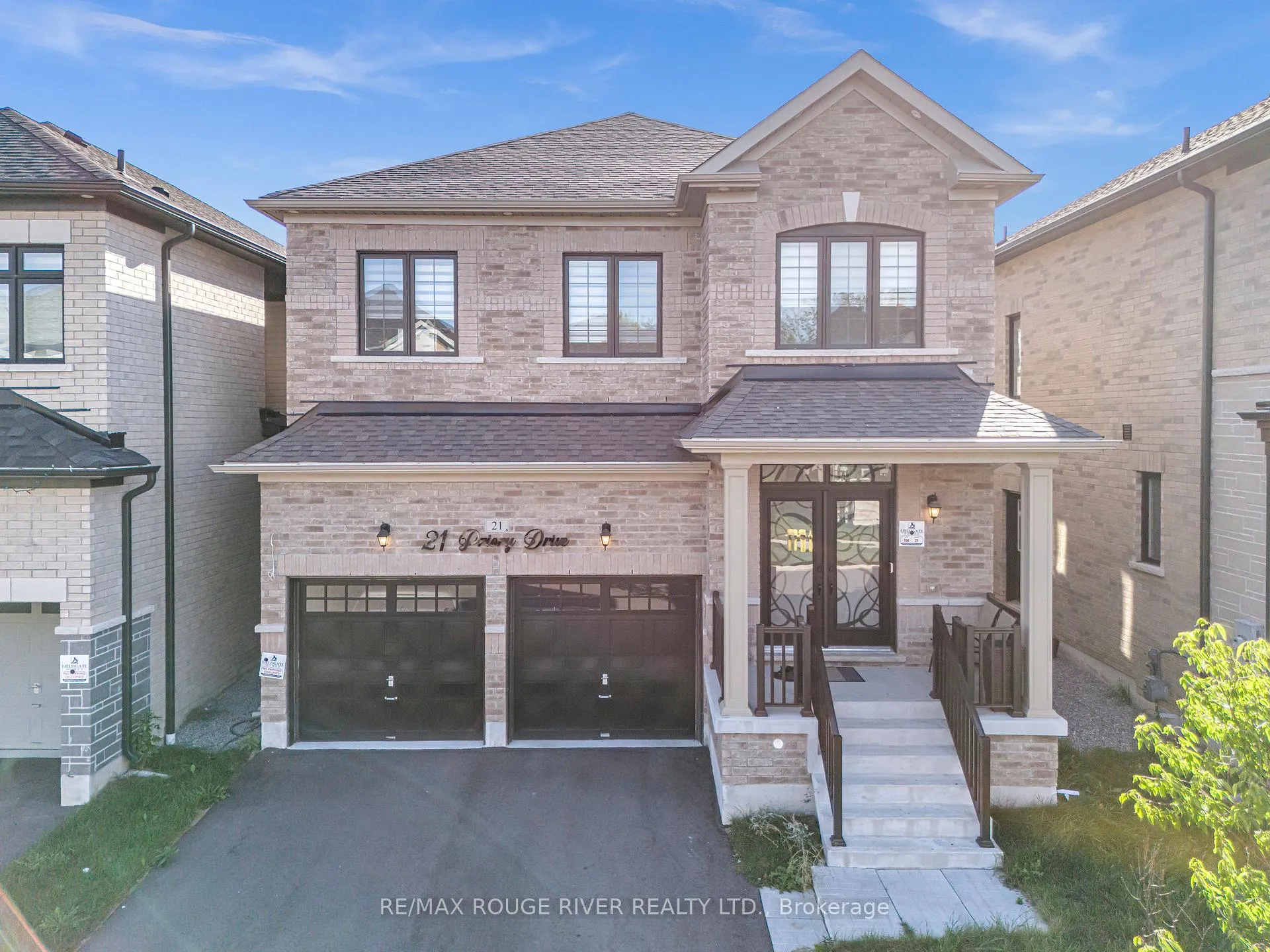 Photo 2 of 21 Priory Drive, Whitby, Rural Whitby — HOMEH