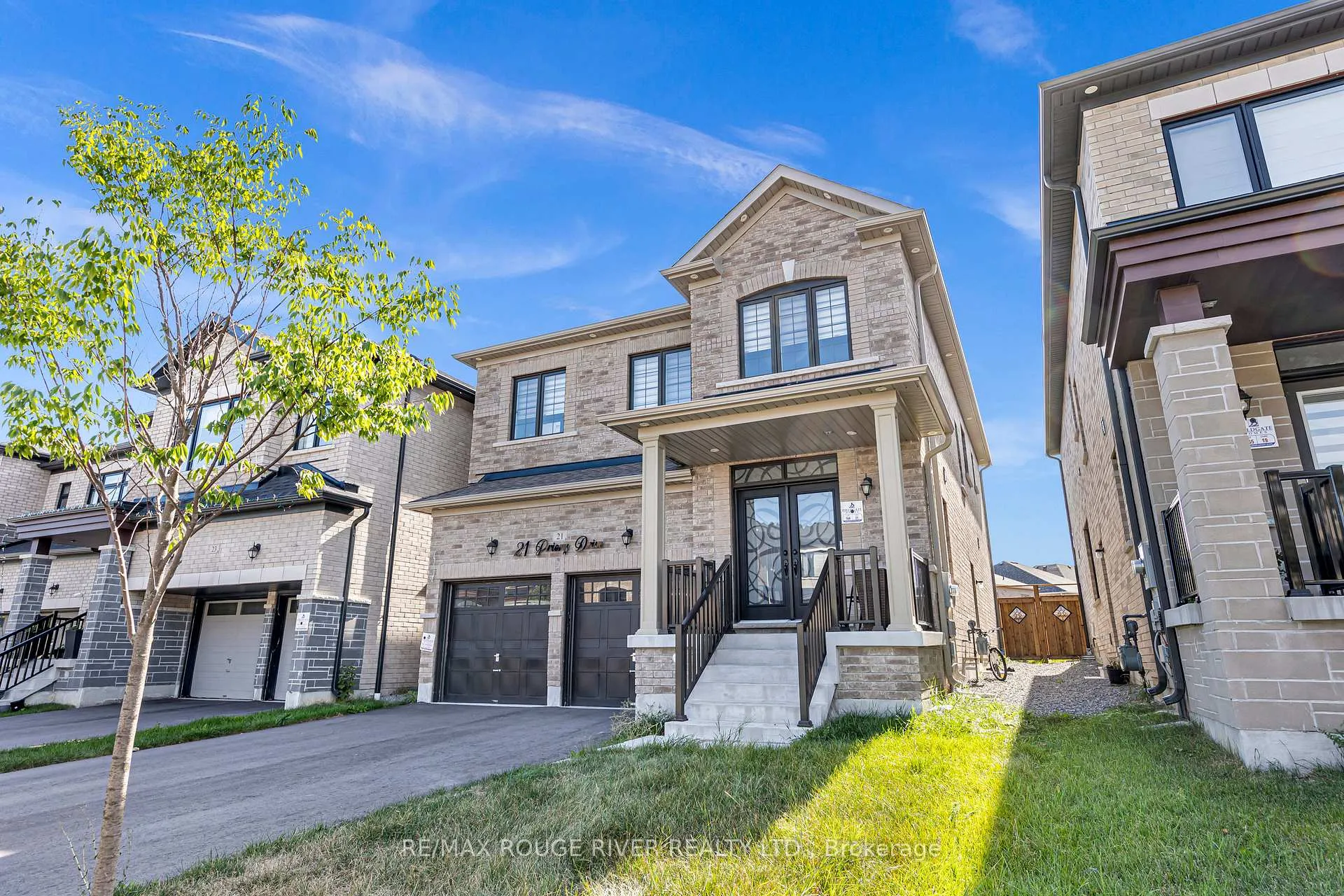 Photo 4 of 21 Priory Drive, Whitby, Rural Whitby — HOMEH