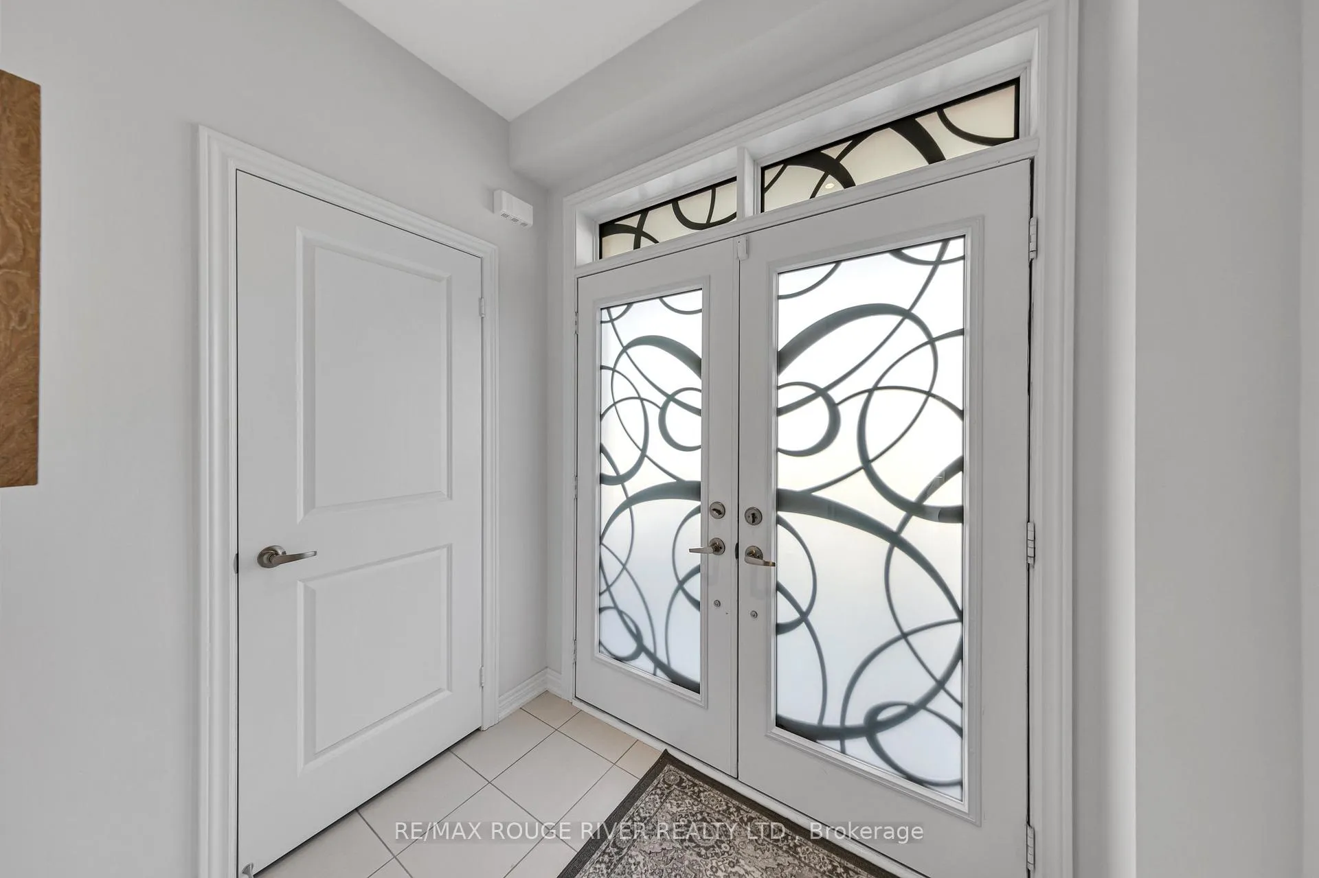 Photo 6 of 21 Priory Drive, Whitby, Rural Whitby — HOMEH
