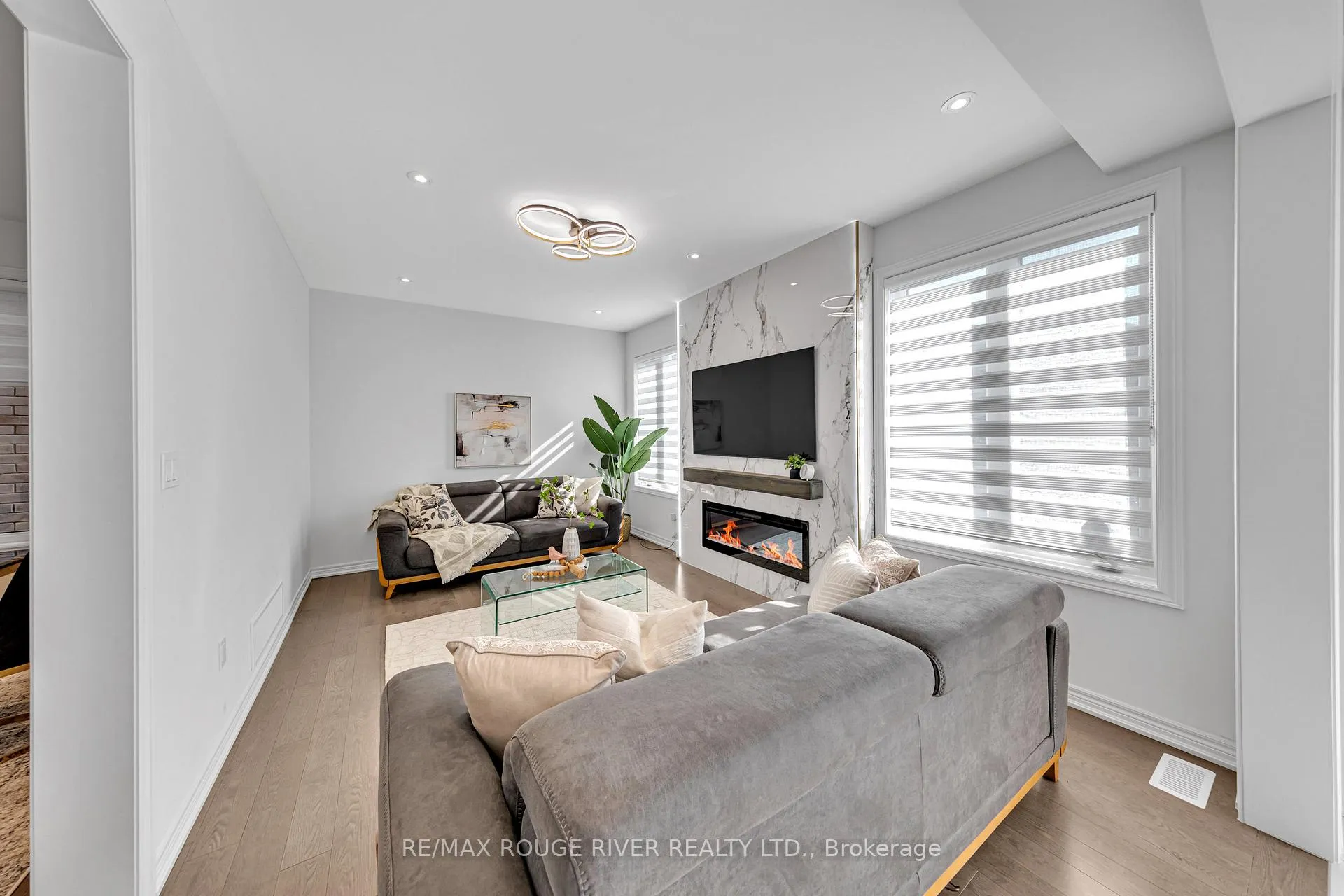 Photo 9 of 21 Priory Drive, Whitby, Rural Whitby — HOMEH