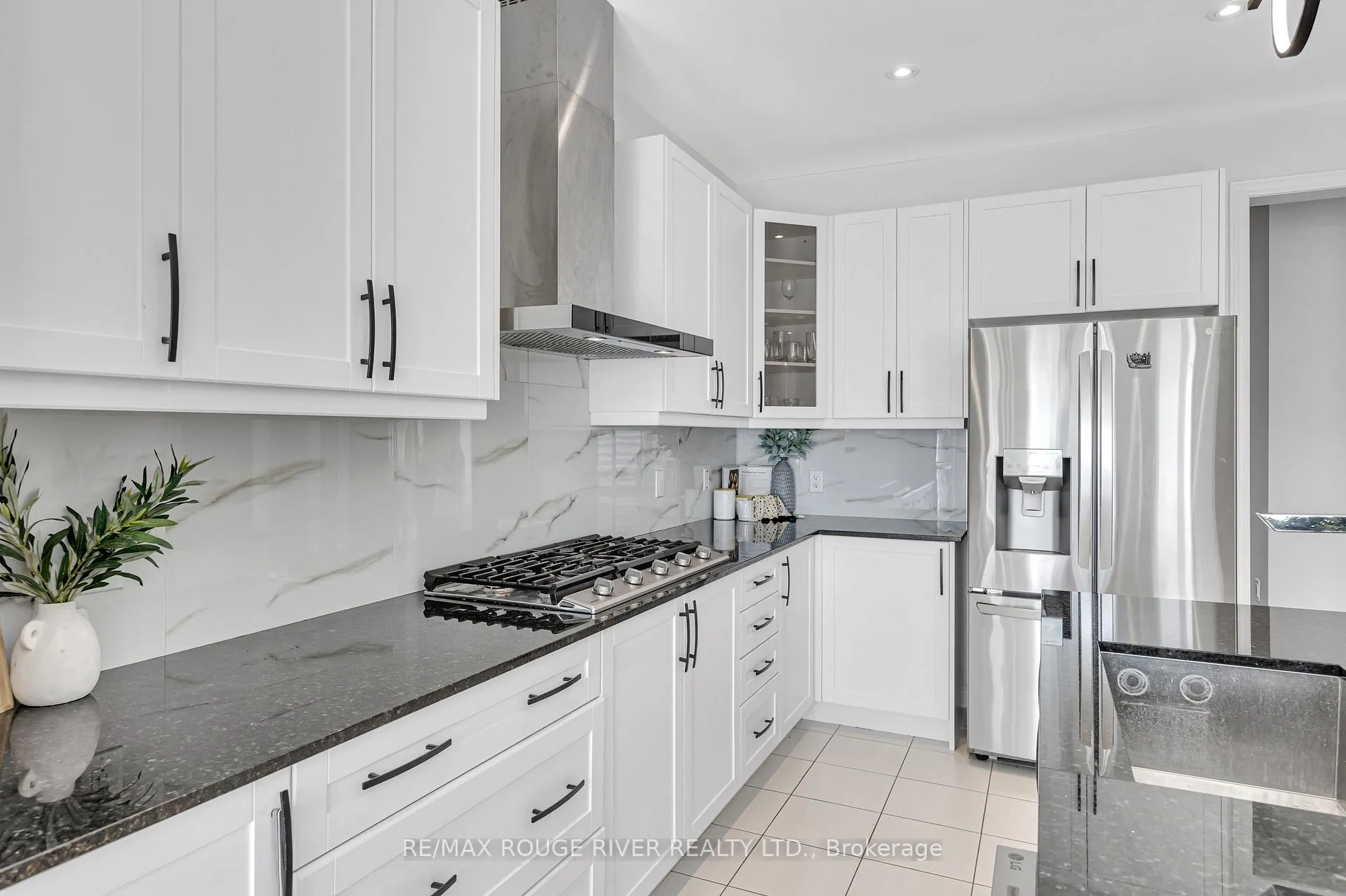 Photo 16 of 21 Priory Drive, Whitby, Rural Whitby — HOMEH