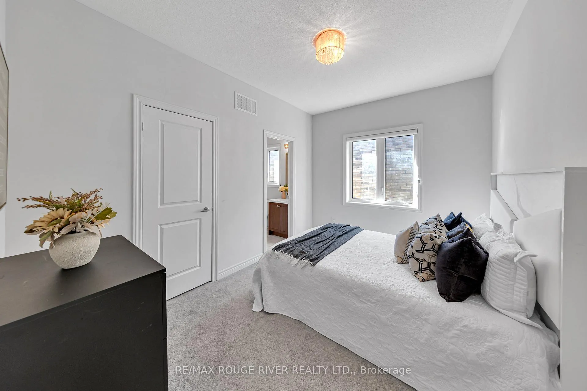 Photo 30 of 21 Priory Drive, Whitby, Rural Whitby — HOMEH