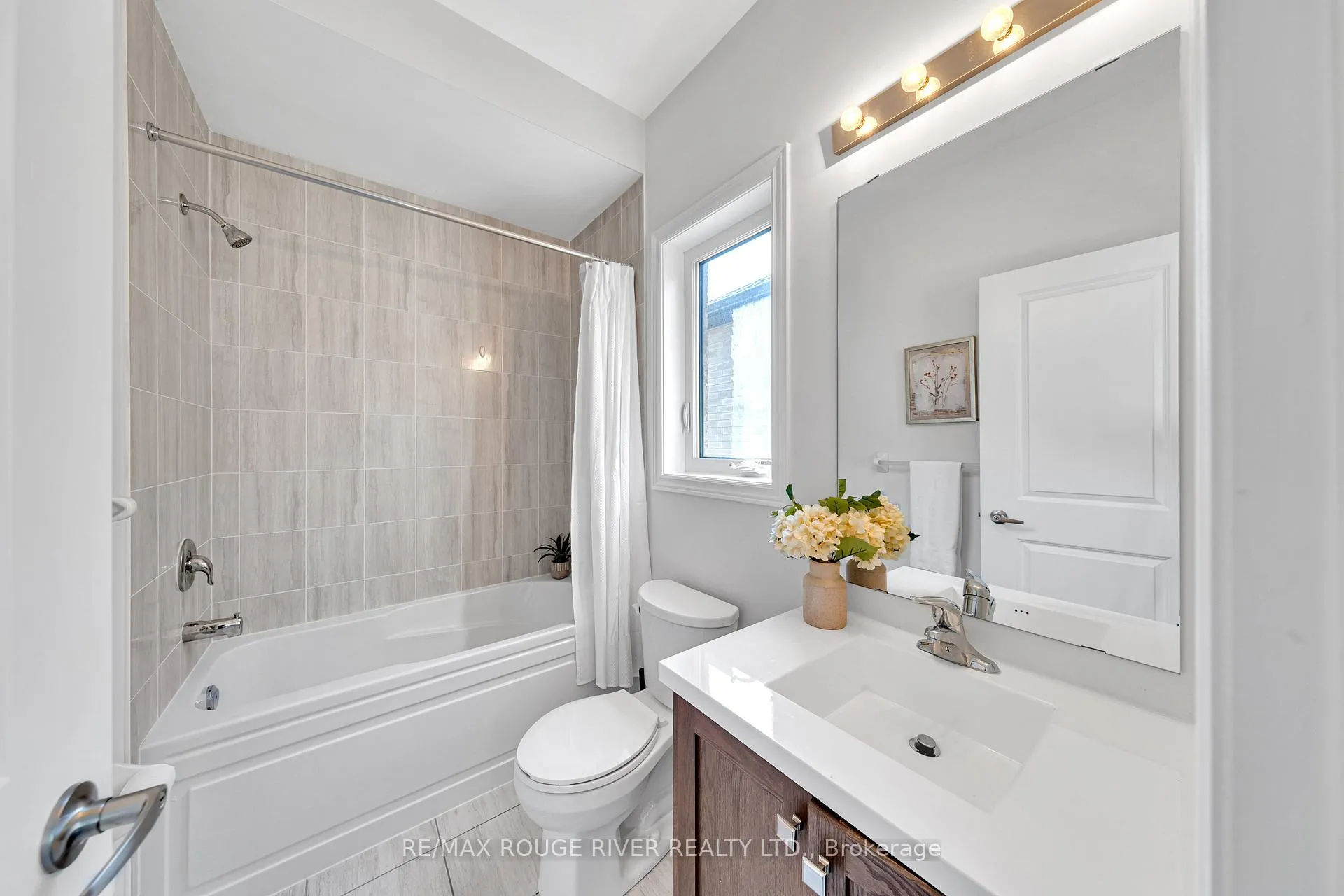 Photo 31 of 21 Priory Drive, Whitby, Rural Whitby — HOMEH