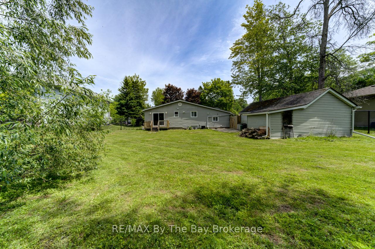 Photo 4 of 58 47th Street S, Wasaga Beach — HOMEH