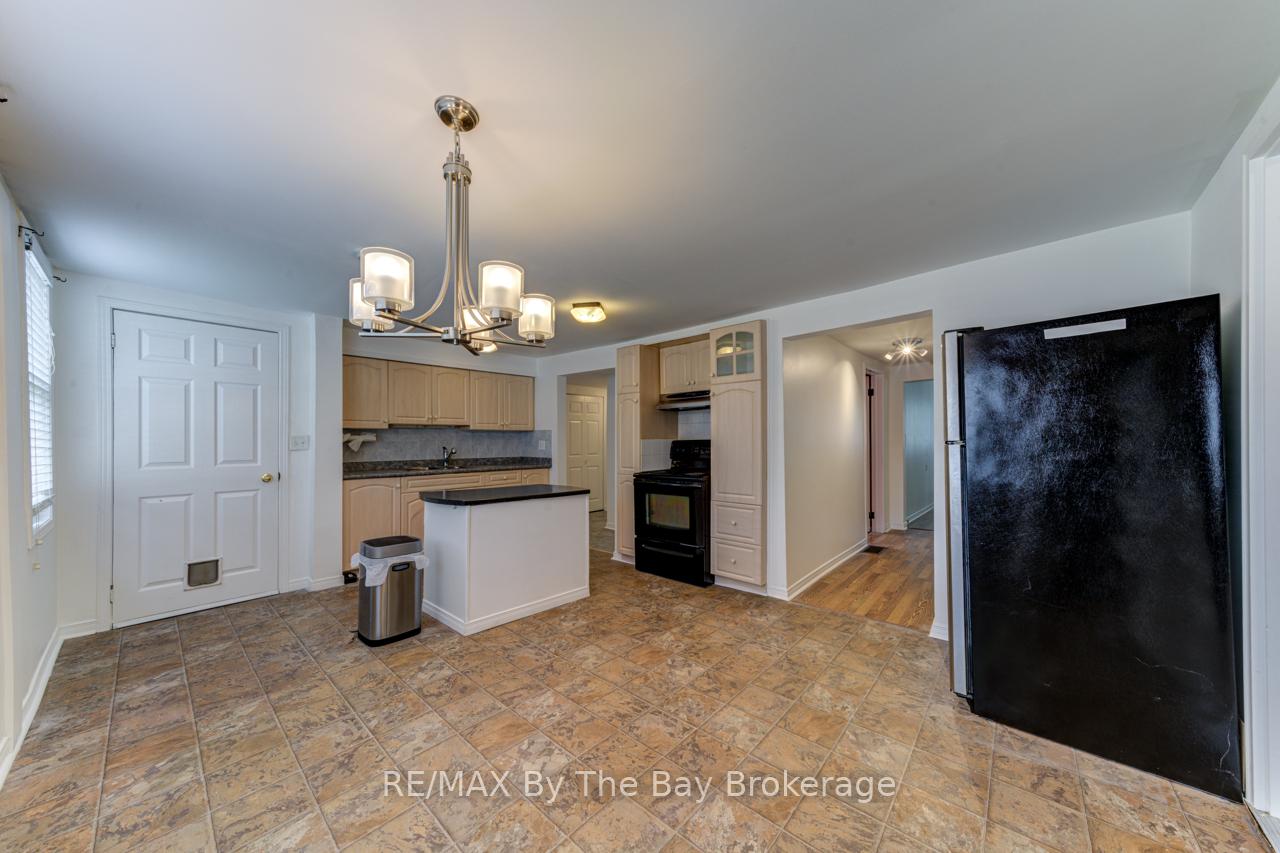 Photo 10 of 58 47th Street S, Wasaga Beach — HOMEH
