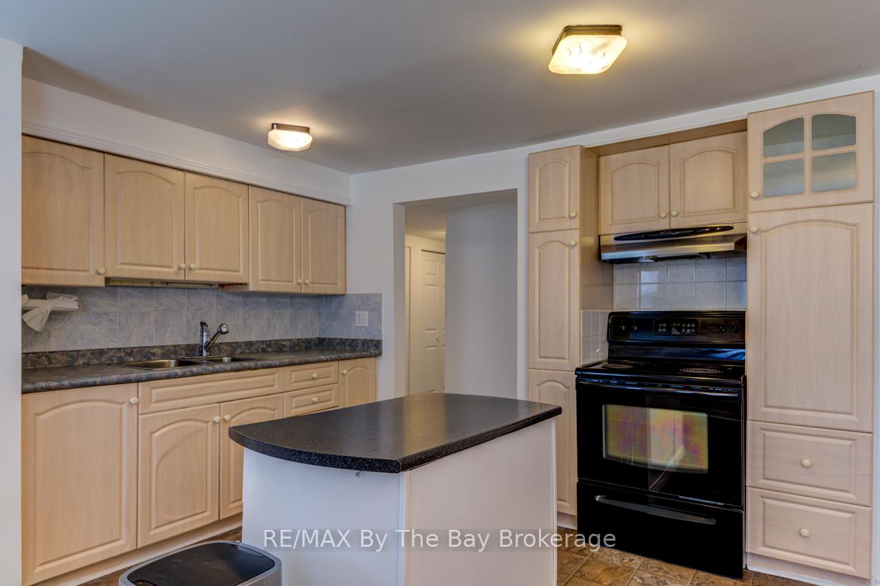 Photo 12 of 58 47th Street S, Wasaga Beach — HOMEH